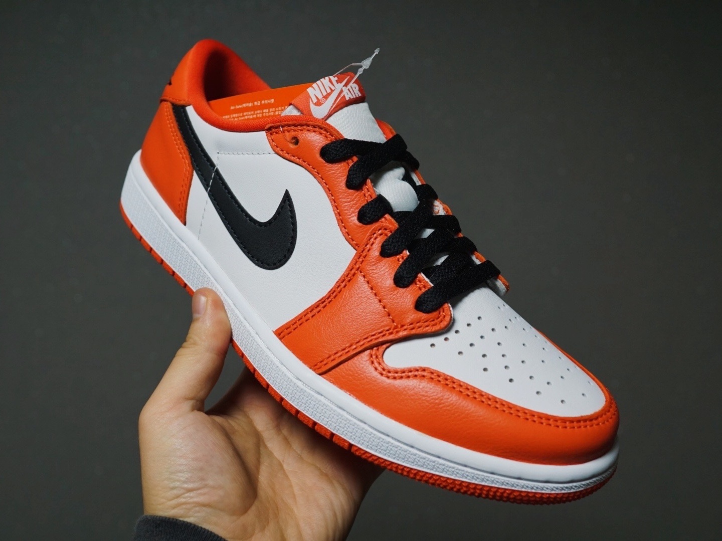 Jordan 1 Low OG Starfish 착용 스타일 - 1