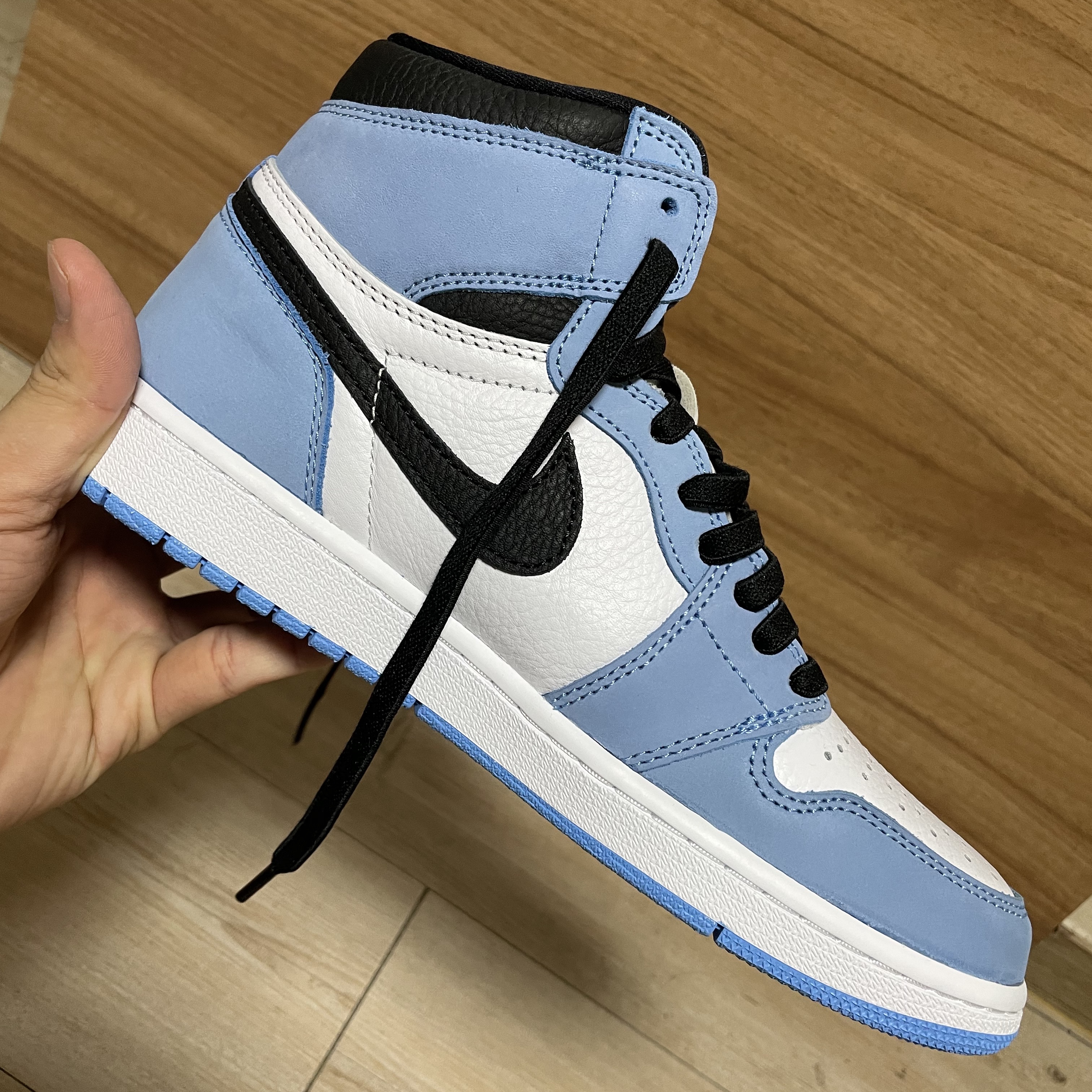 Nike x Undefeated Air Force 1 Low SP 5 On It, Jordan 1 Retro High OG University Blue 착용 스타일 - 2