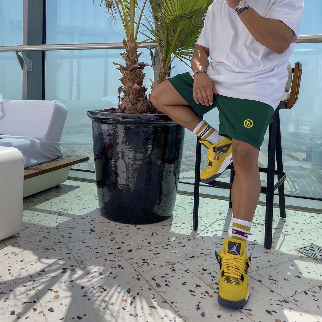 Jordan 4 Retro Tour Yellow 착용 스타일 - 5