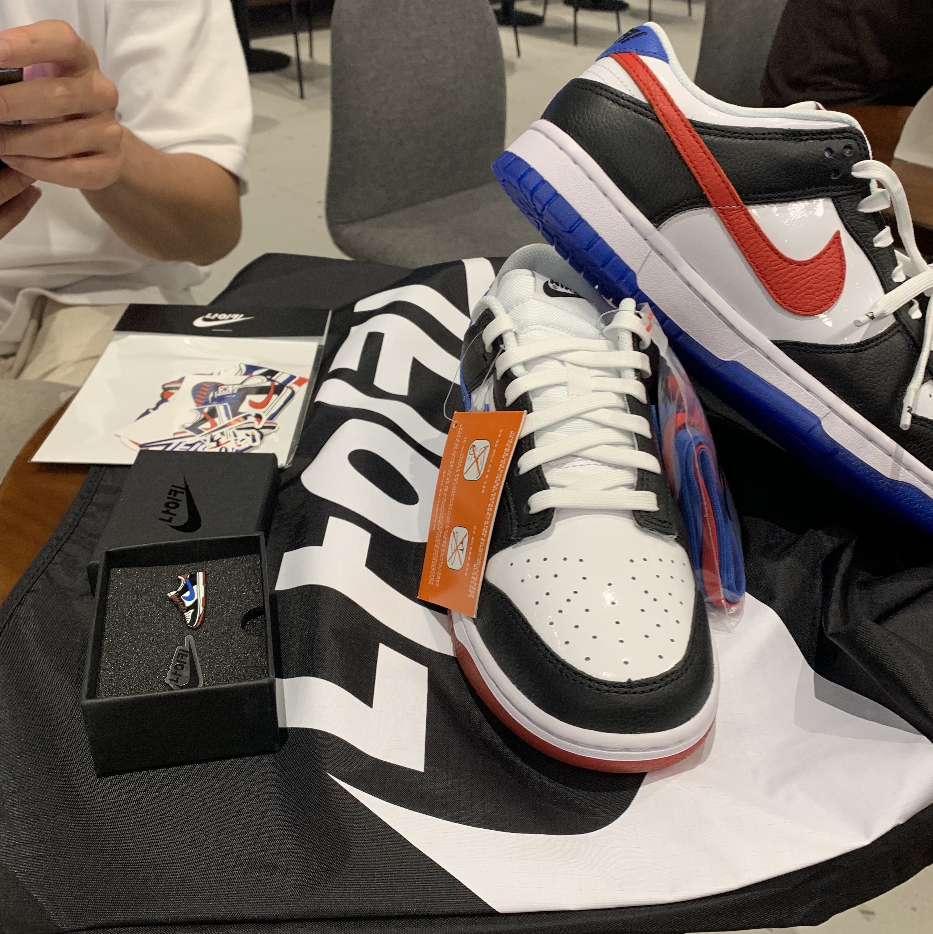 Nike Dunk Low SE Seoul (With Special Gift) 착용 스타일 - 1