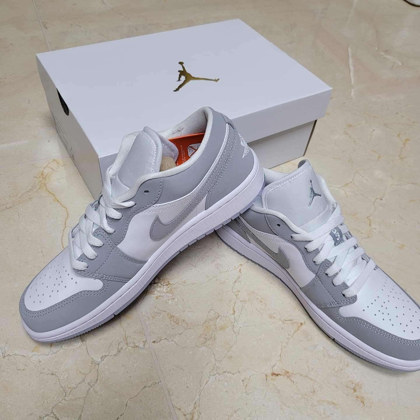 (W) Jordan 1 Low White Wolf Grey 착용 스타일 - 2