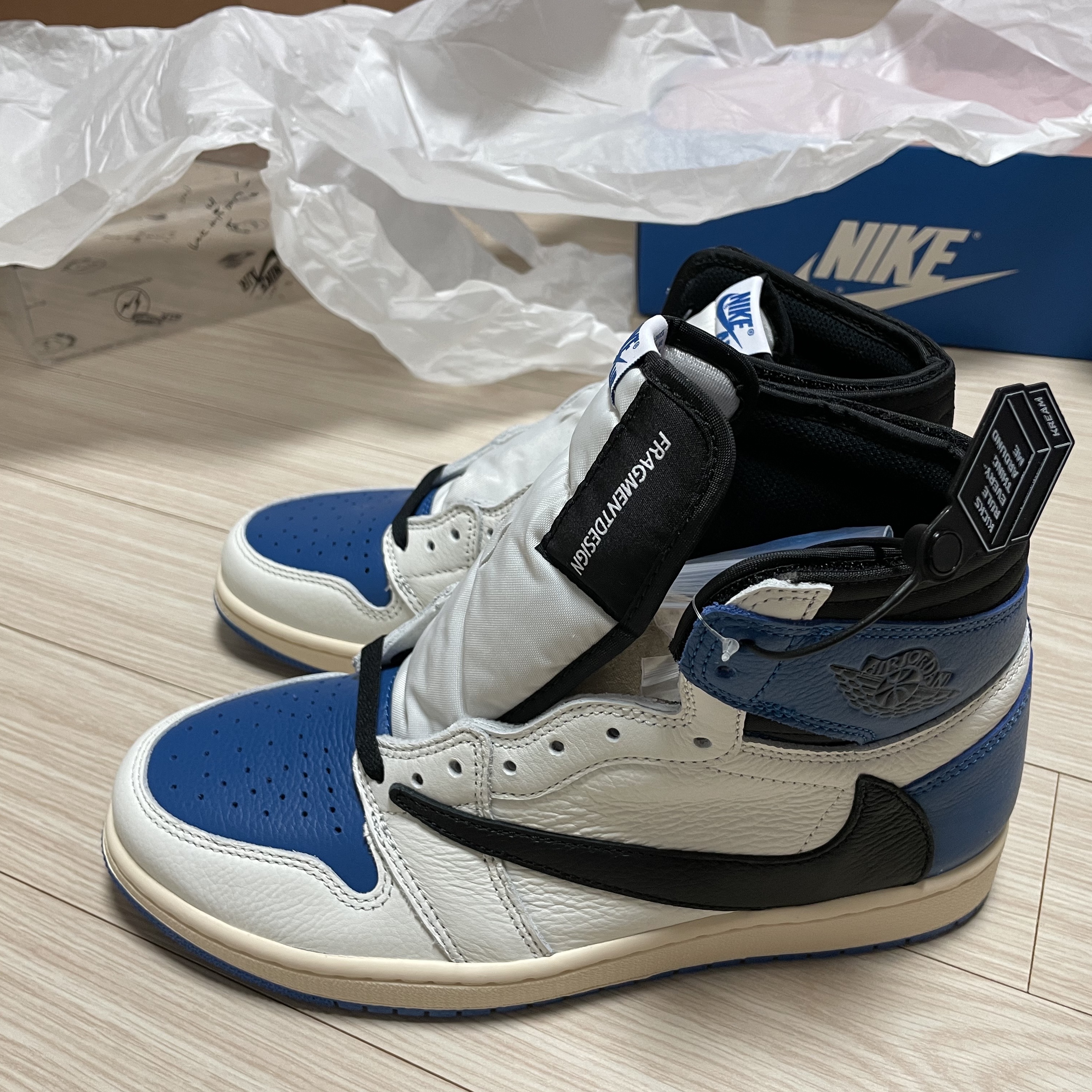 Jordan 1 x Travis Scott x Fragment Retro High OG SP Military Blue 착용 스타일 - 2