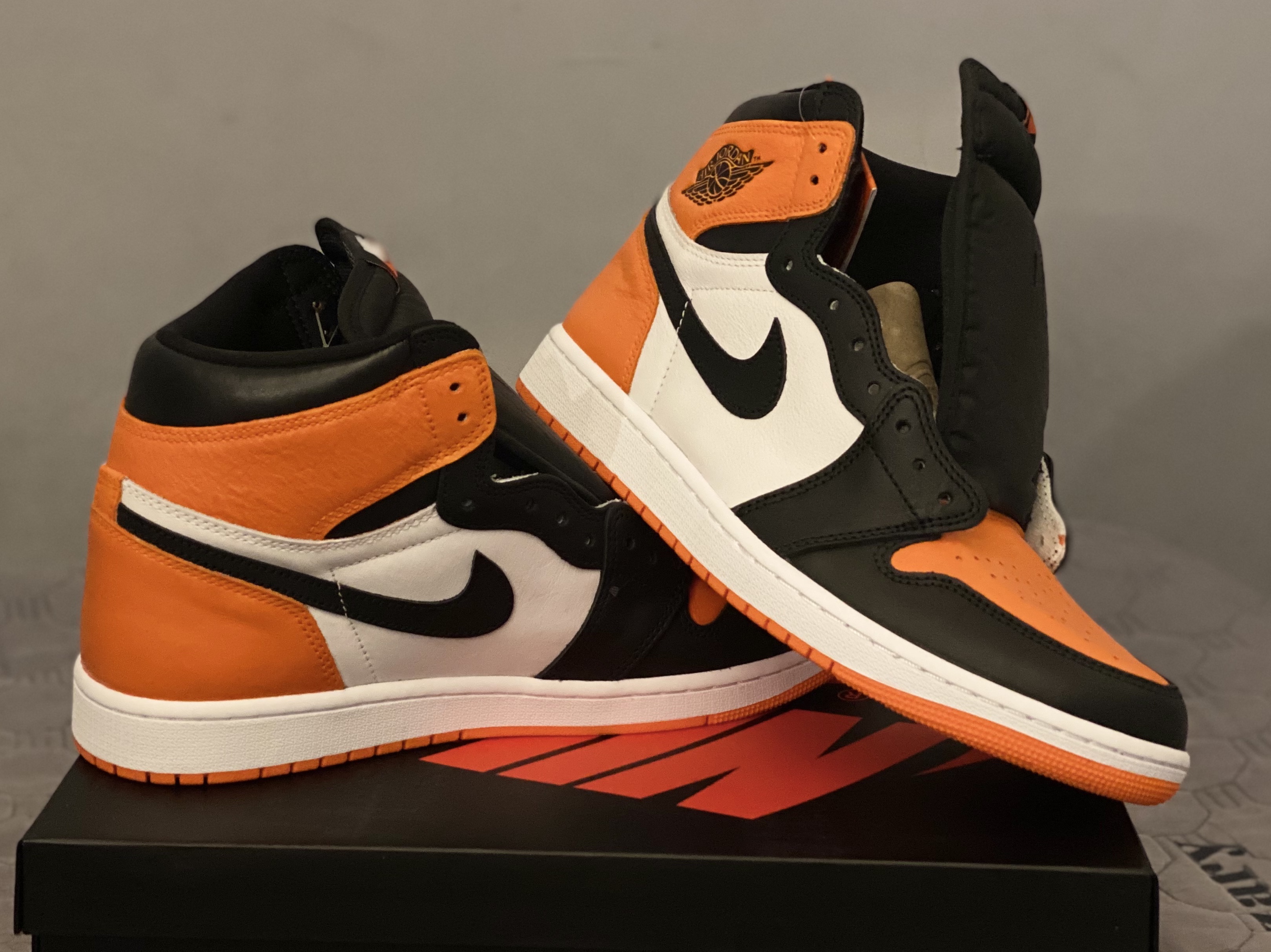 Jordan 1 Retro High OG Electro Orange 착용 스타일 - 1
