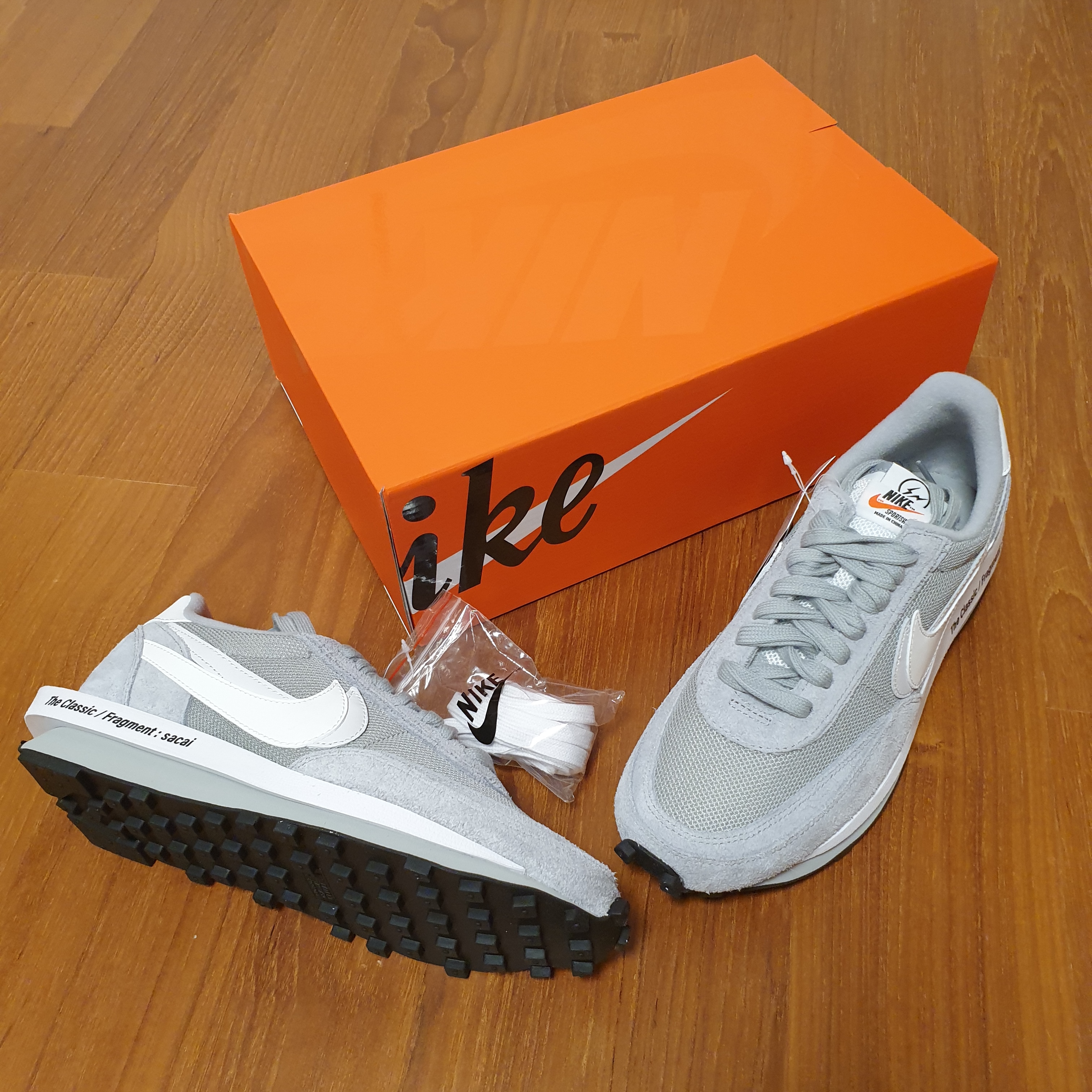 Nike x Sacai x Fragment LDWaffle Light Smoke Grey 착용 스타일 - 2
