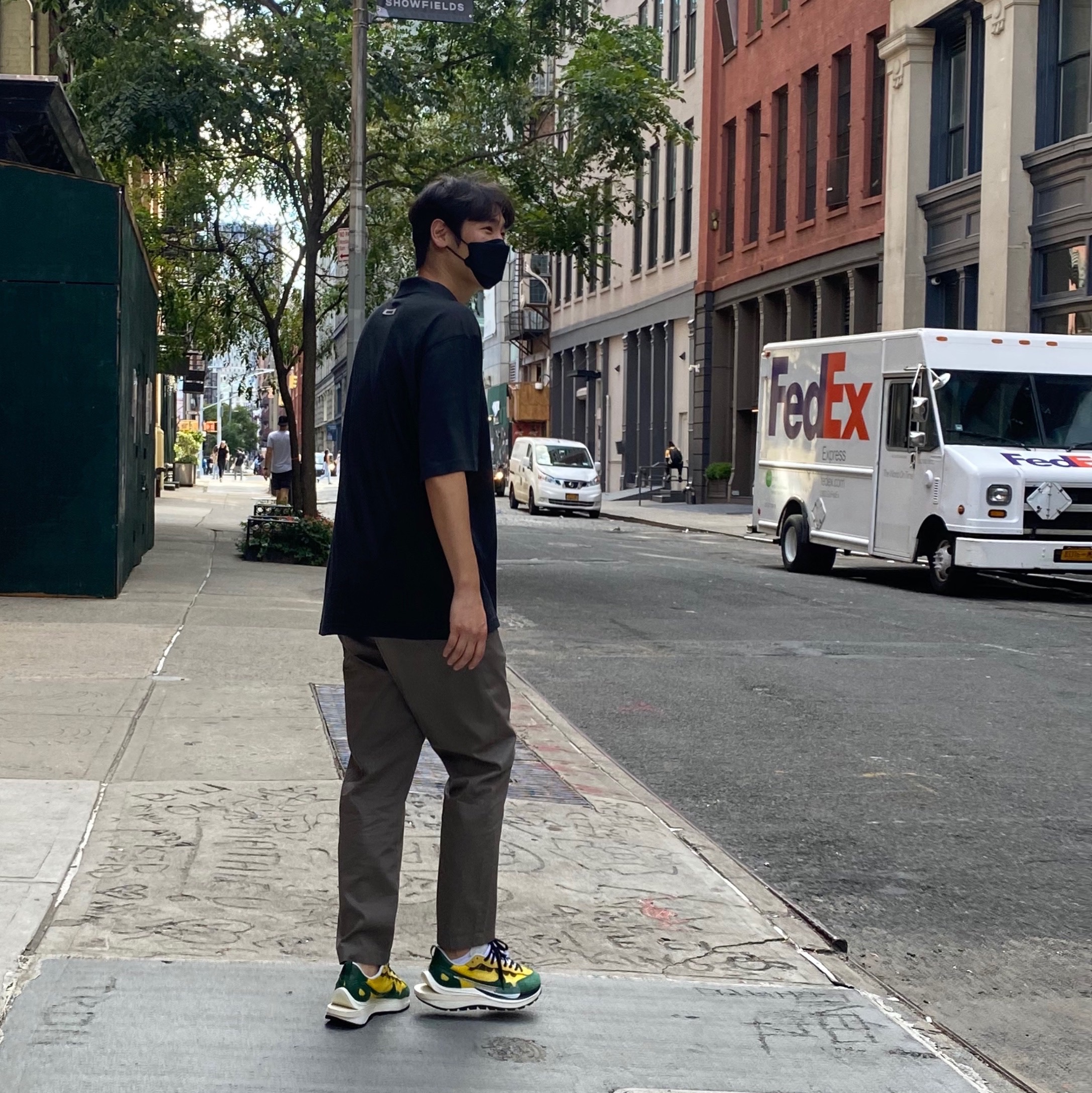 Nike x Sacai VaporWaffle Tour Yellow & Gorge Green Sail, Essentials Short Sleeve Boxy Polo Dark Slate/Stretch Limo/Black - 20SS 착용 스타일 - 1