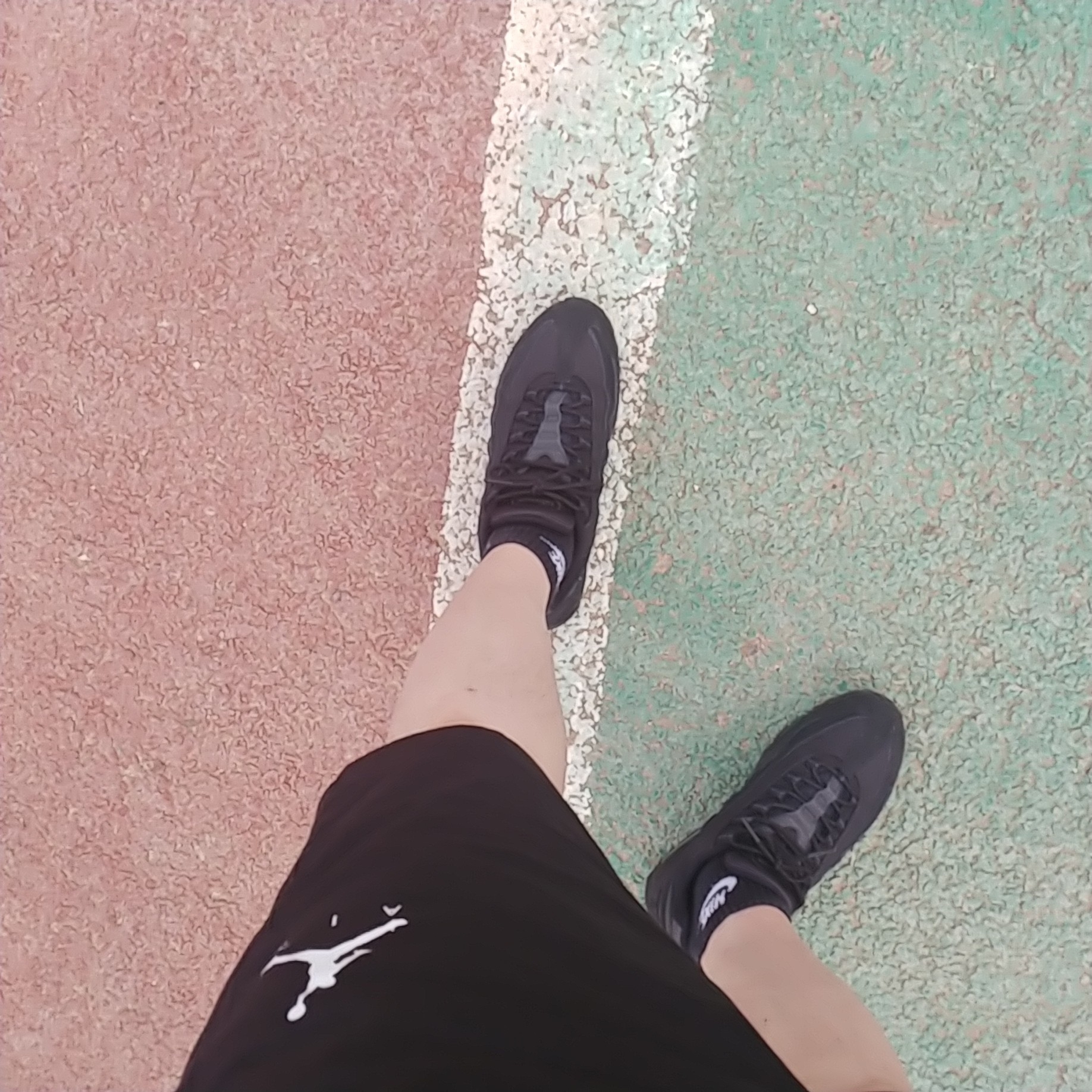 Nike Air Max 95 Triple Black 착용 스타일 - 2