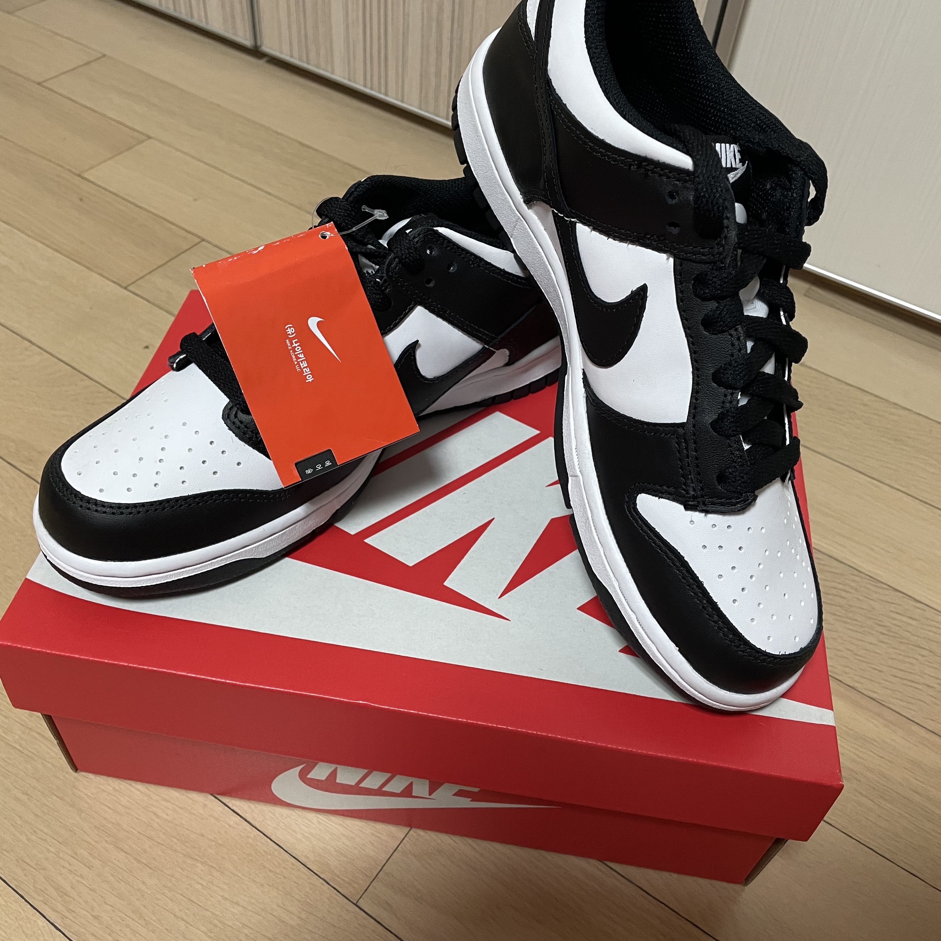 (GS) Nike Dunk Low Black 착용 스타일 - 3