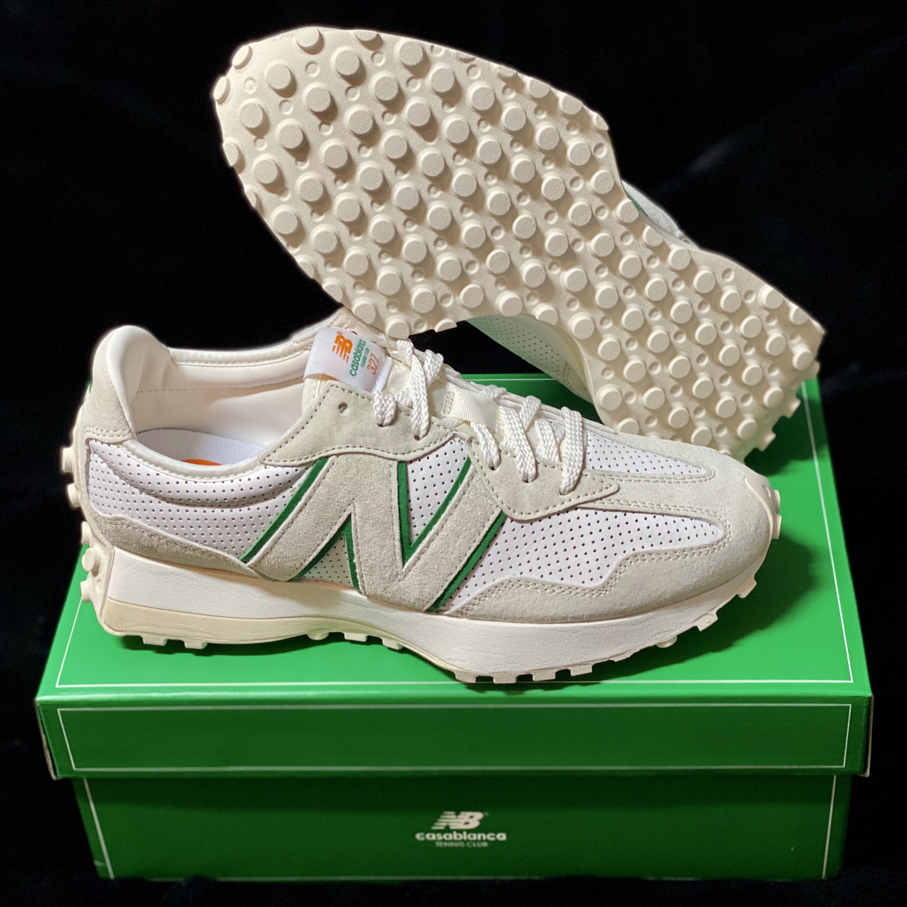 New Balance x Casablanca 327 Idealist Off White Green 착용 스타일 - 1