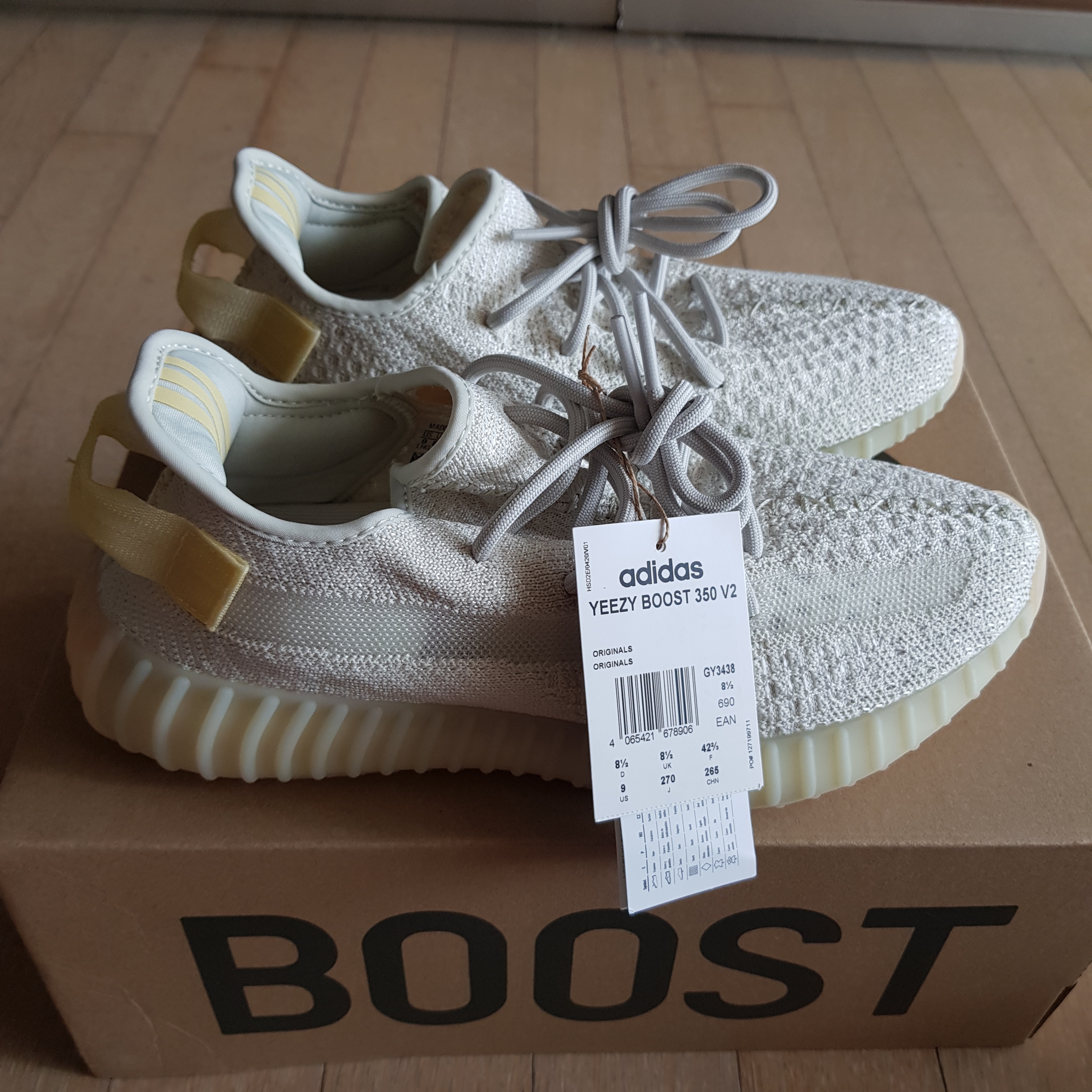 Adidas Yeezy Boost 350 V2 Light 착용 스타일 - 3