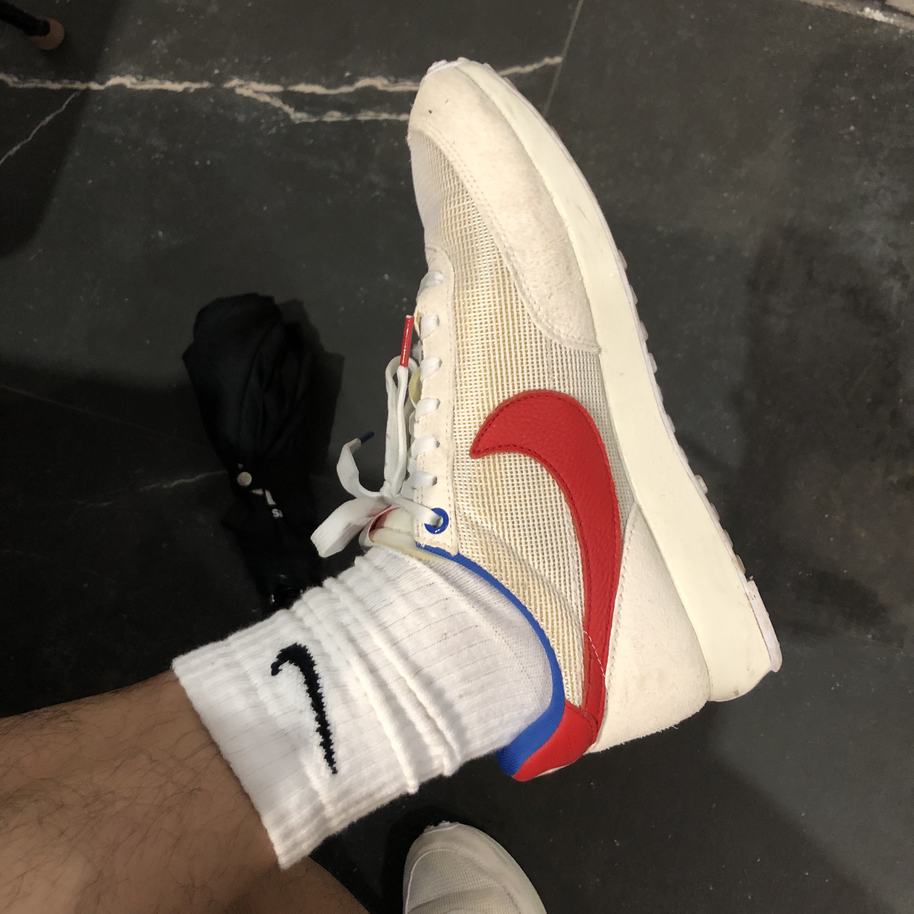 Nike x Stranger Things Tailwind 79 Independence Day Pack 착용 스타일