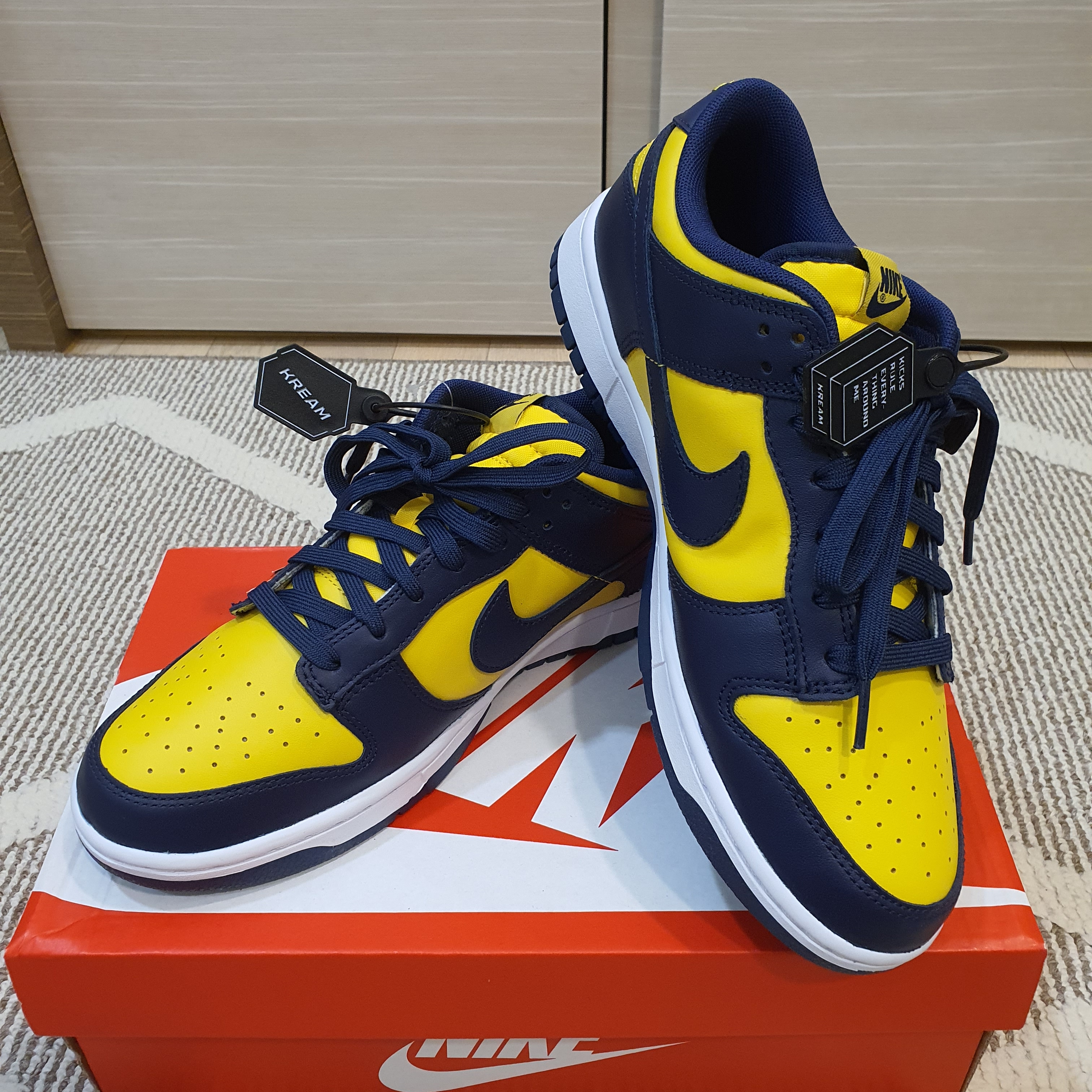 Nike Dunk Low Retro Varsity Maize 착용 스타일