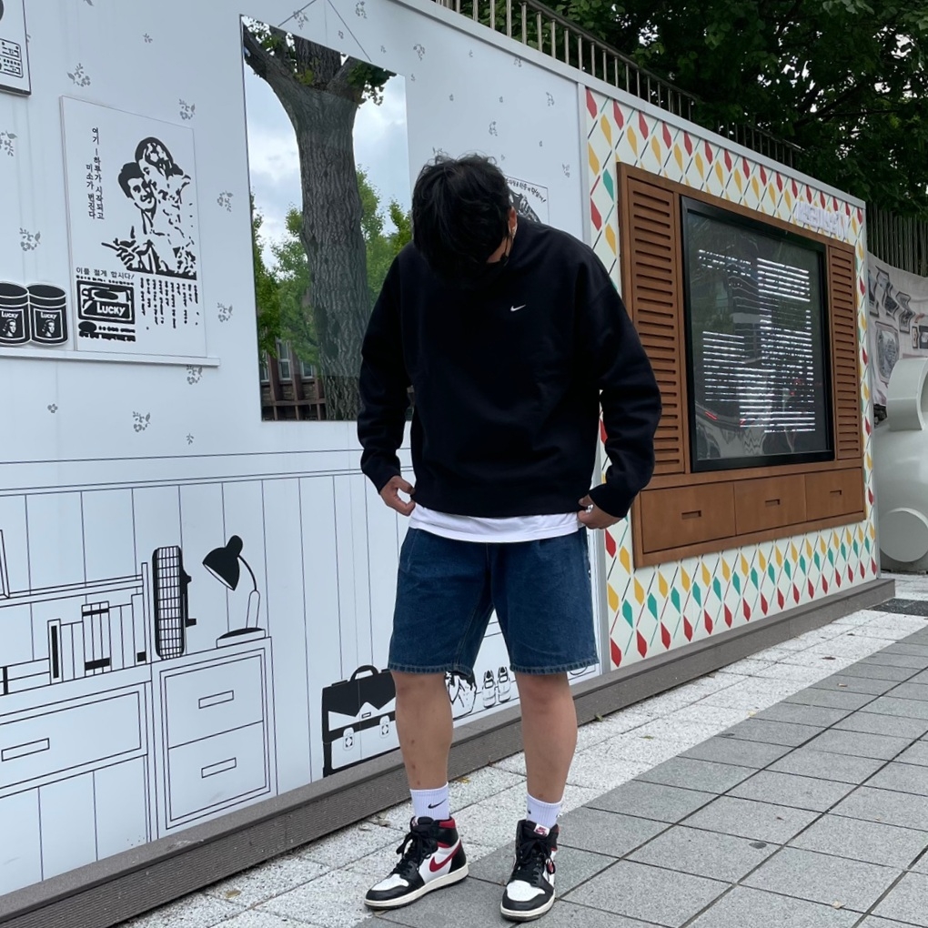 Nike NRG Solo Swoosh Crew Fleece Black White - US/EU, Jordan 1 Retro High OG Gym Red 착용 스타일