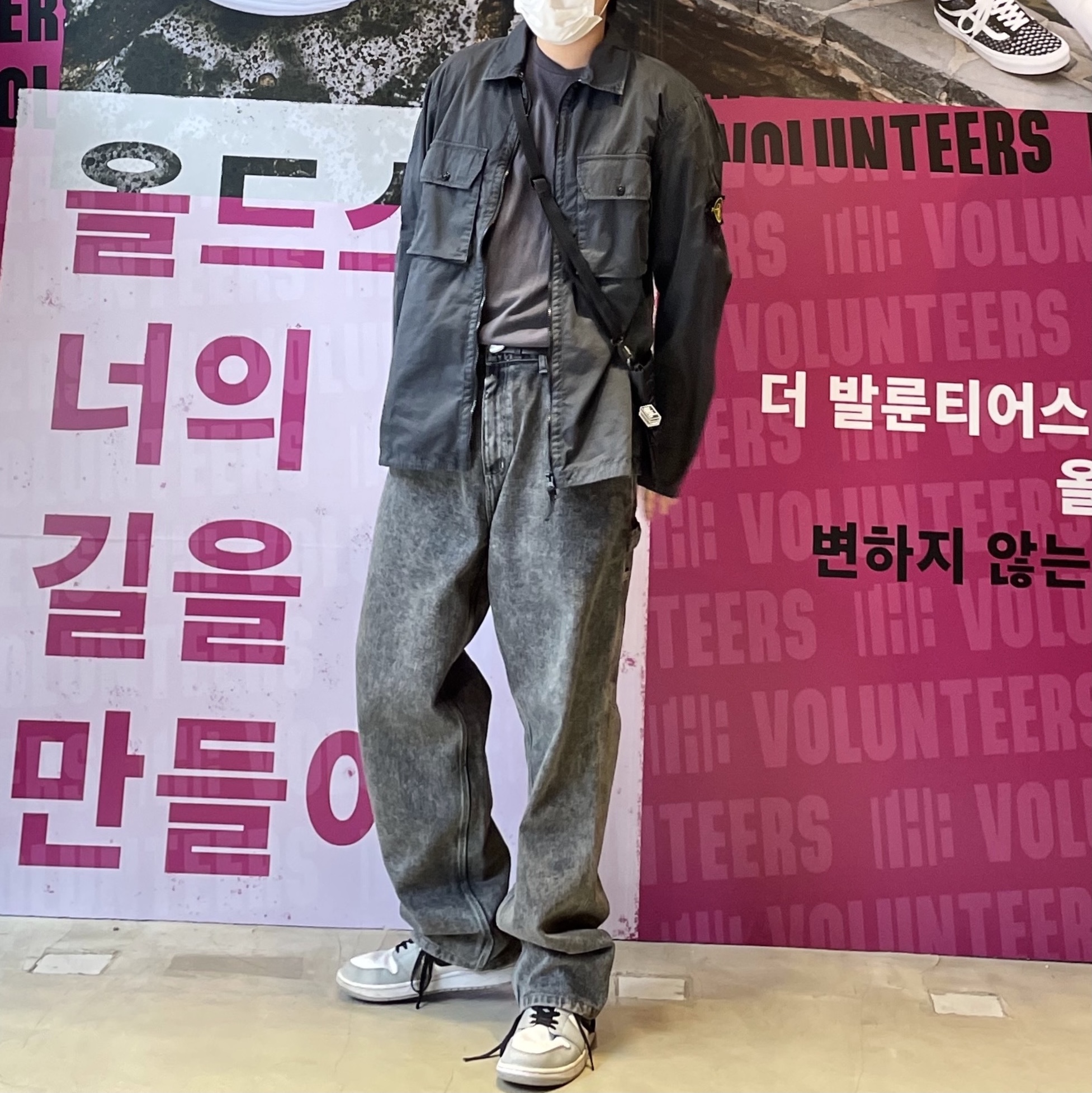 Stone Island 113WN T.CO+OLD Overshirt Steel Grey - 21FW, Supreme x The North Face S Logo Shoulder Bag Black - 20FW 착용 스타일 - 1