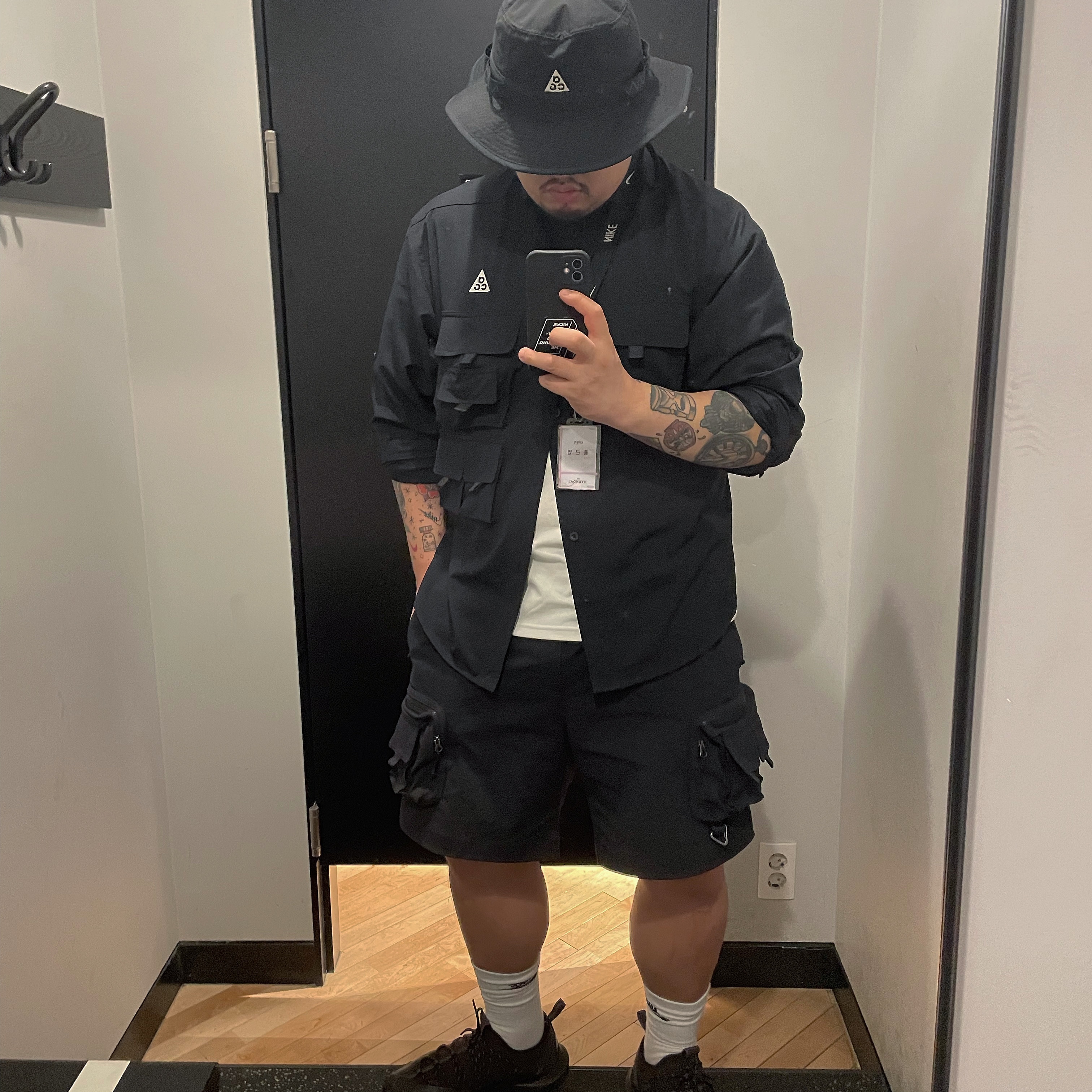 Nike ACG Mountain Fly Low Anthracite, Nike ACG Cargo Shorts Black - Asia 착용 스타일