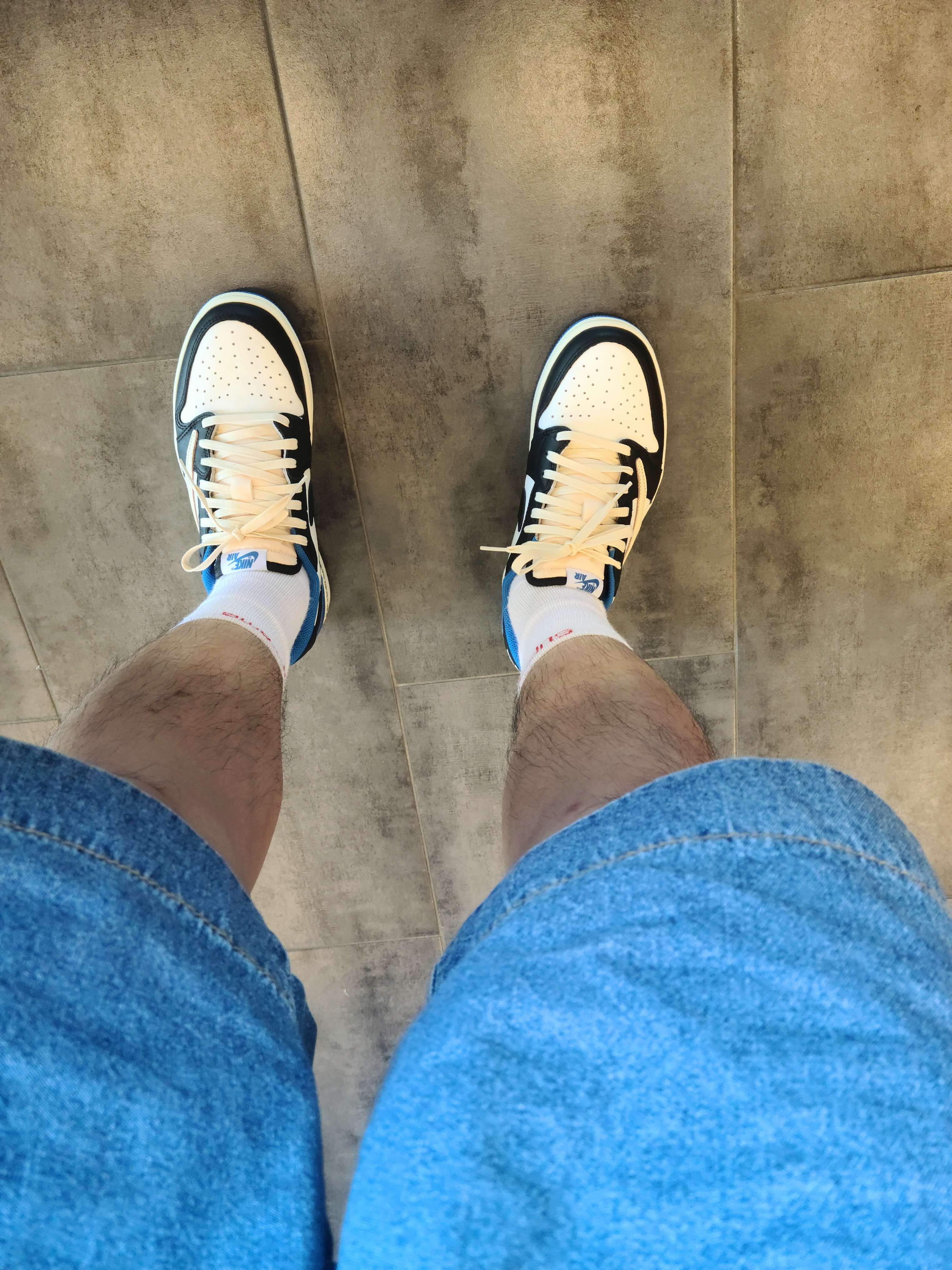 Jordan 1 x Travis Scott x Fragment Retro Low OG SP Military Blue 착용 스타일 - 2