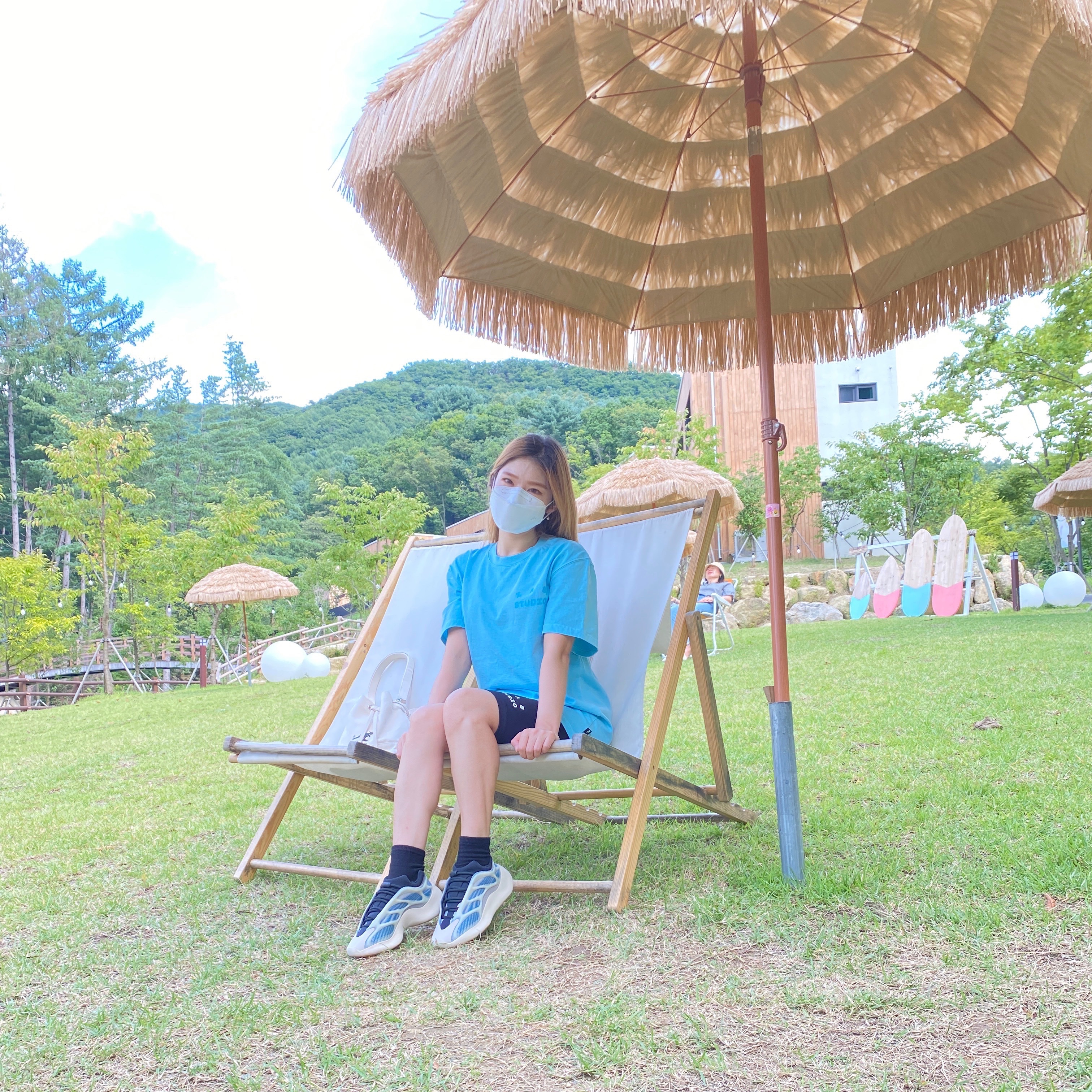 IAB Studio Pigment T-Shirt Cyan, (W) IAB Studio Leggings Shorts Black 착용 스타일