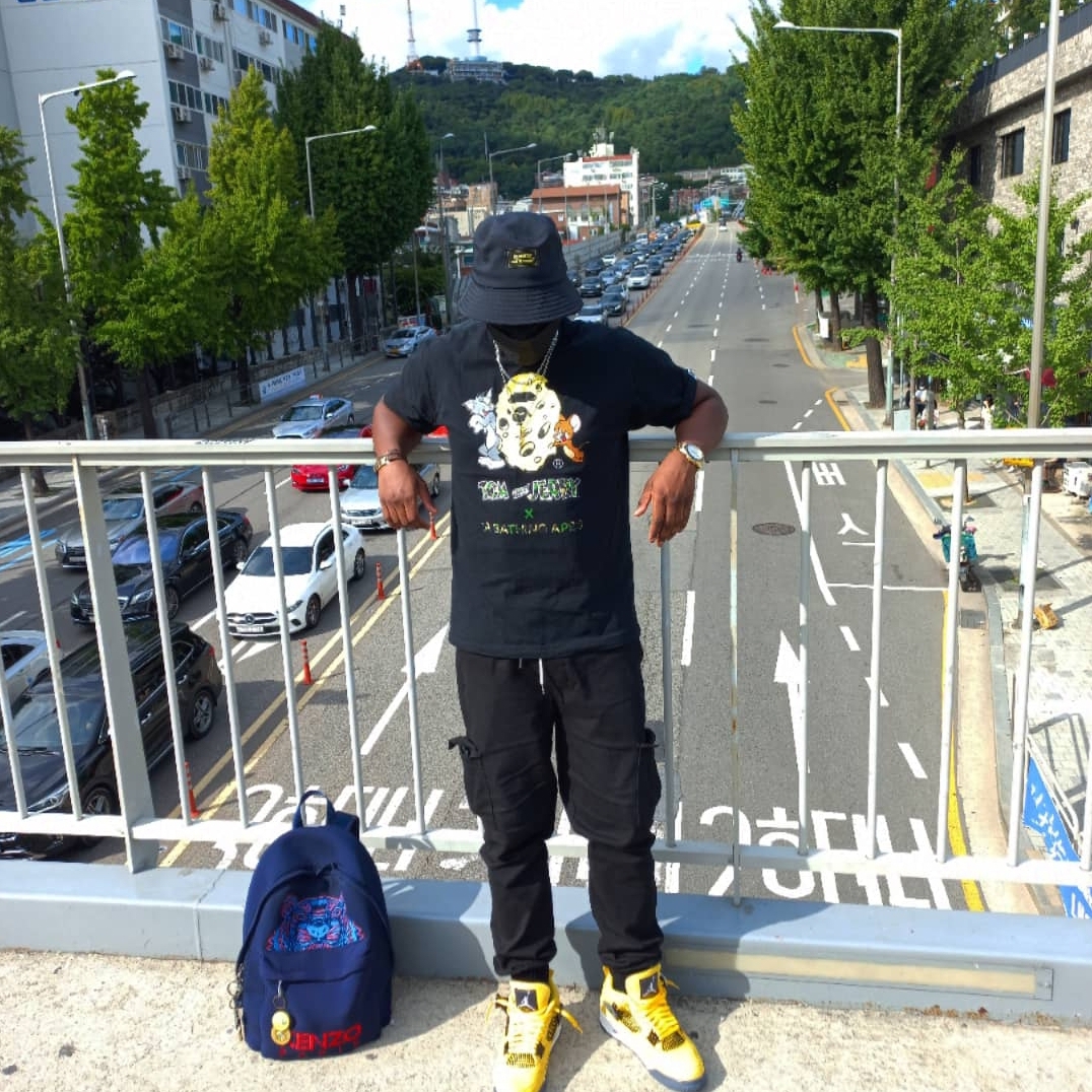 Jordan 4 Retro Tour Yellow 착용 스타일
