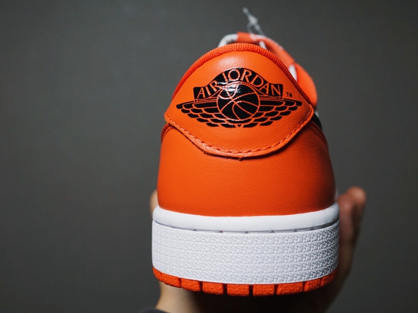 Jordan 1 Low OG Starfish 착용 스타일 - 2