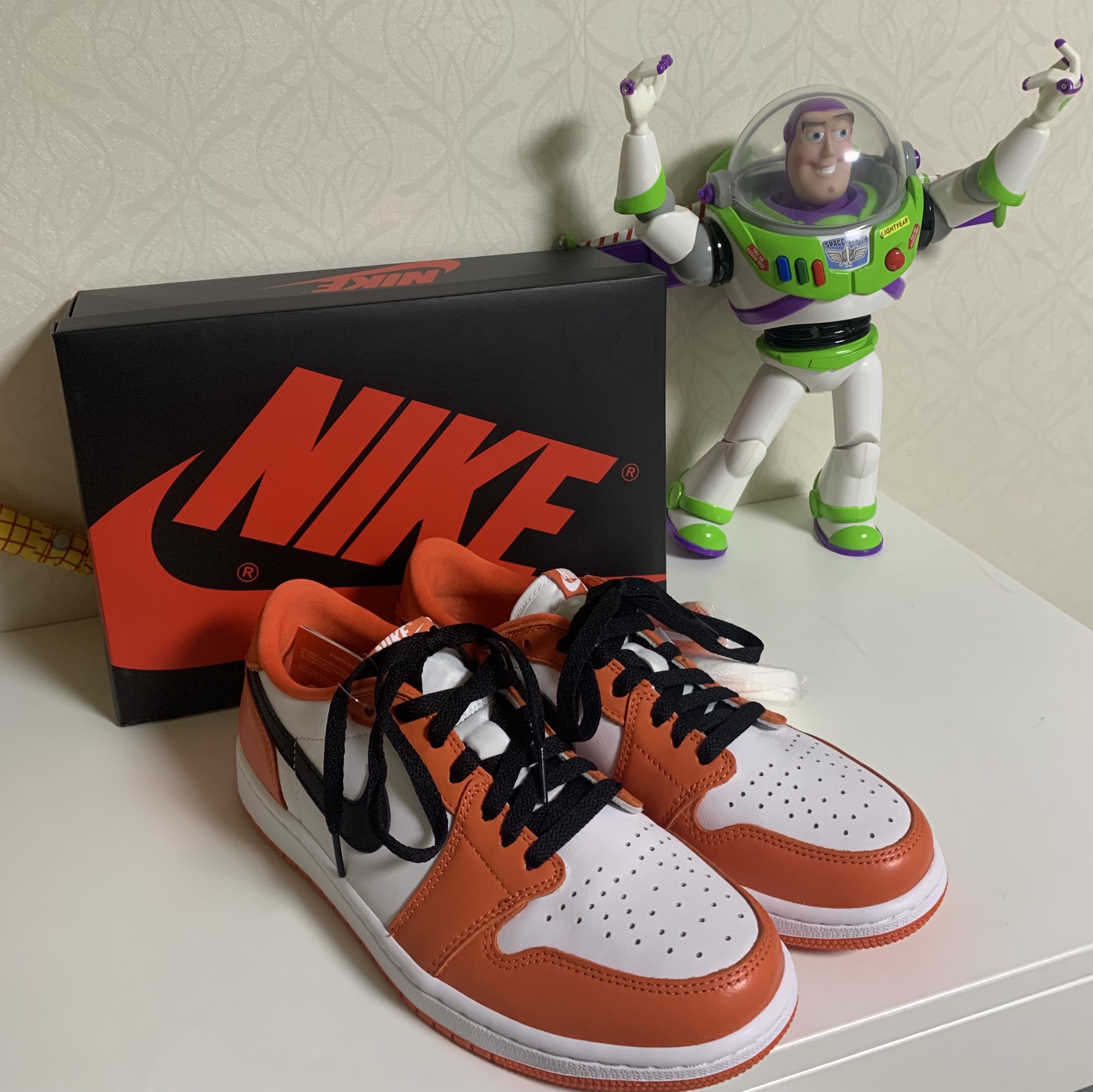 Jordan 1 Low OG Starfish 착용 스타일 - 1