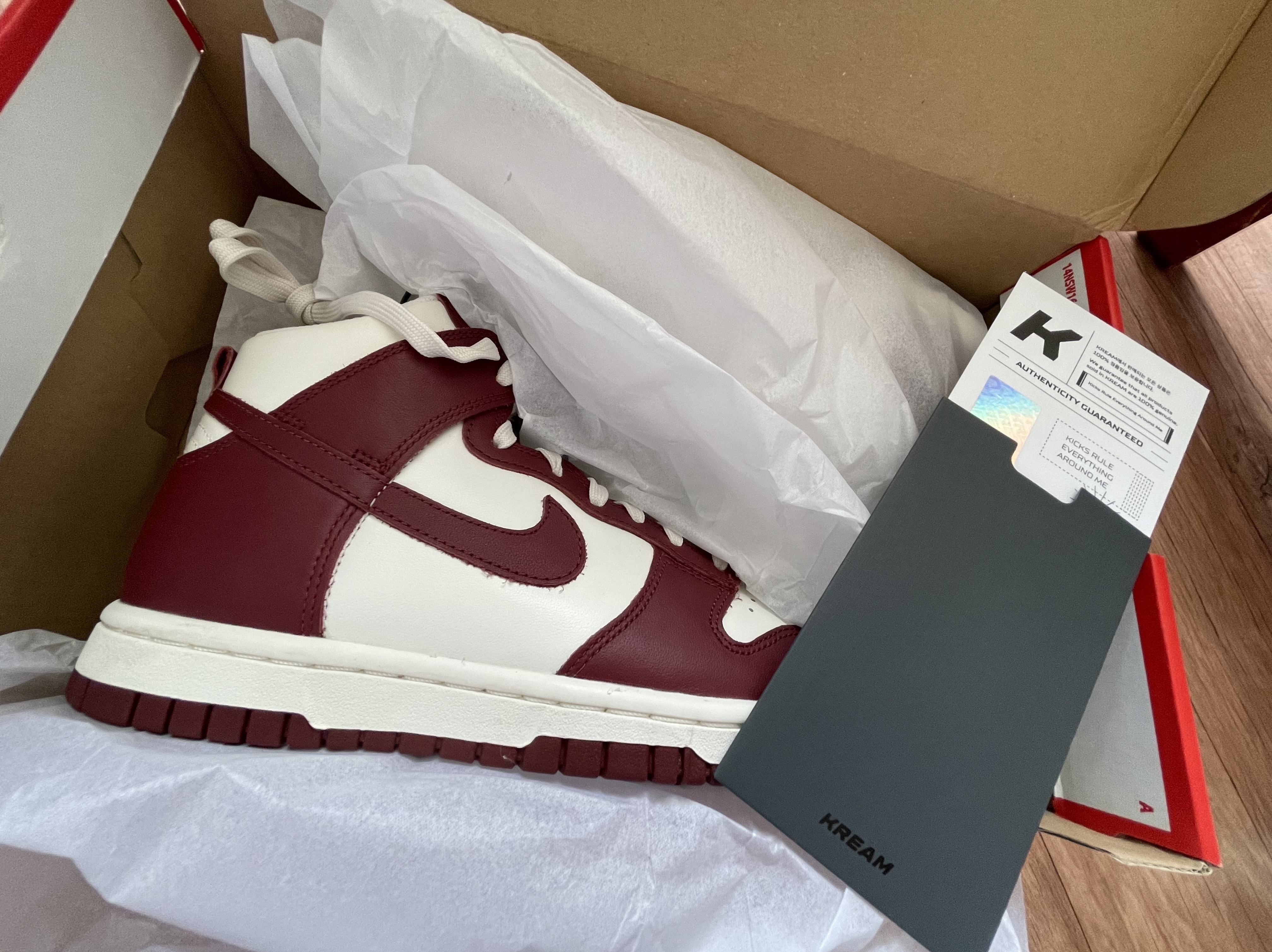 (W) Nike Dunk High Team Red 착용 스타일