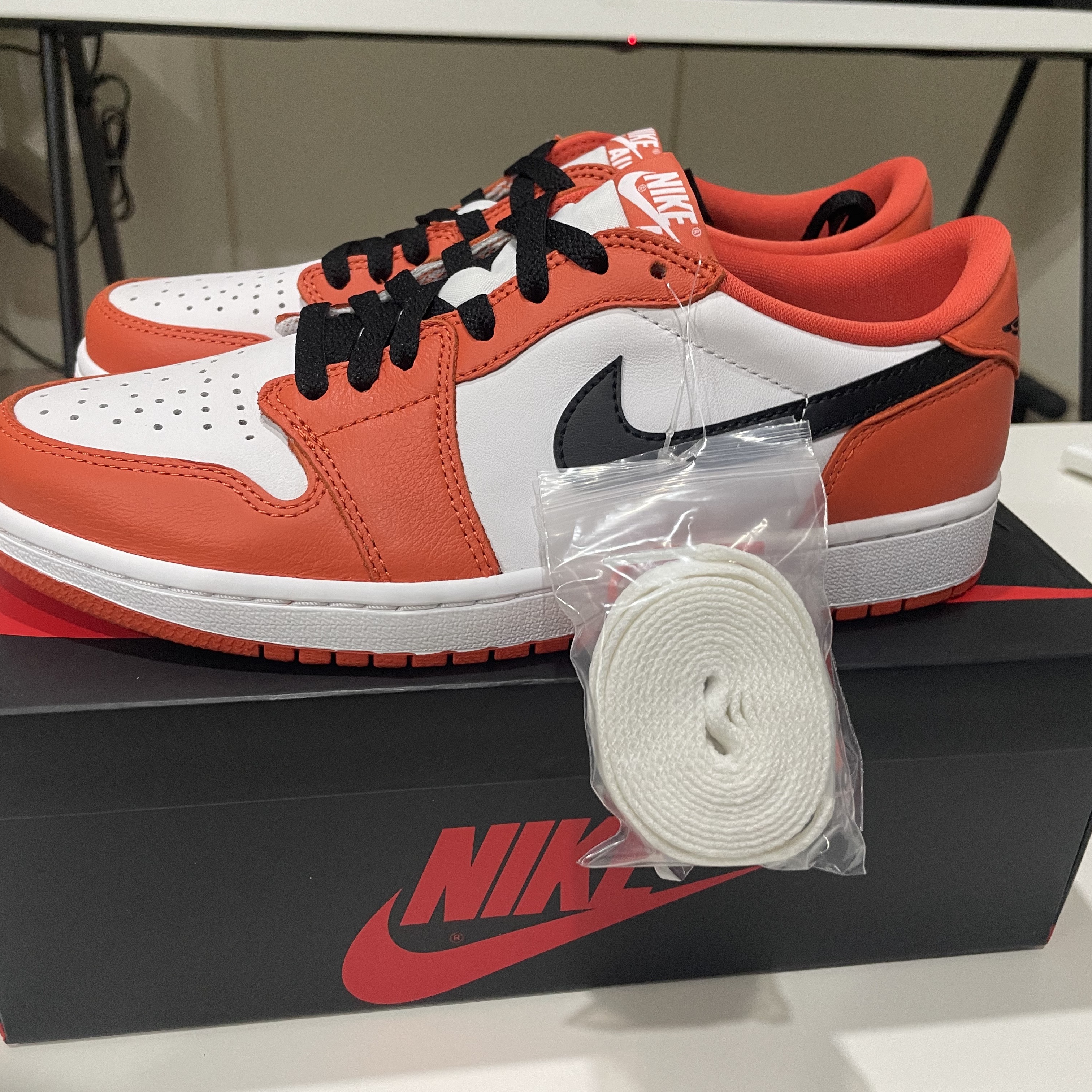 Jordan 1 Low OG Starfish 착용 스타일 - 1