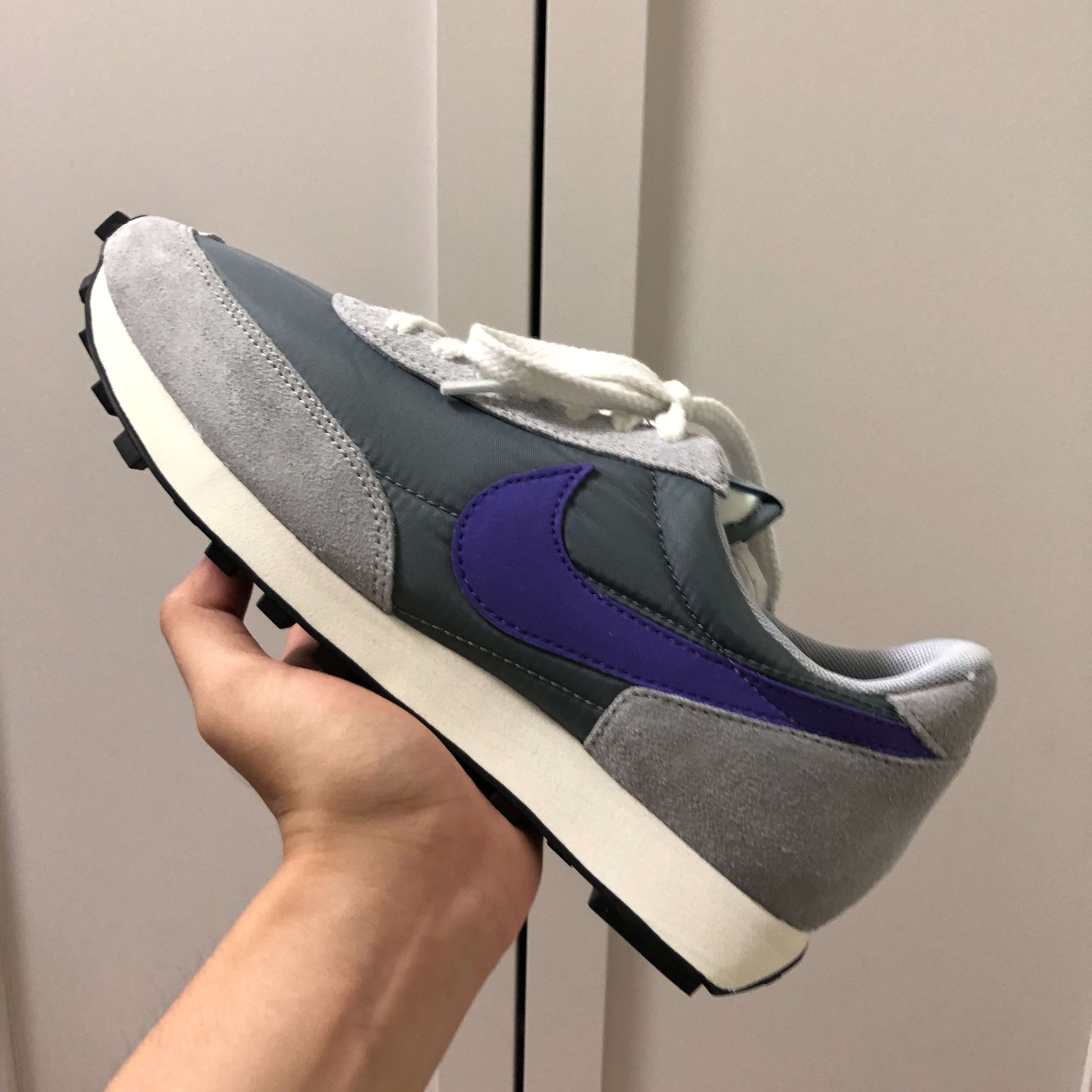 Nike x Stranger Things Tailwind 79 Independence Day Pack, Nike Daybreak SP Cool Grey Hyper Grape 착용 스타일 - 3