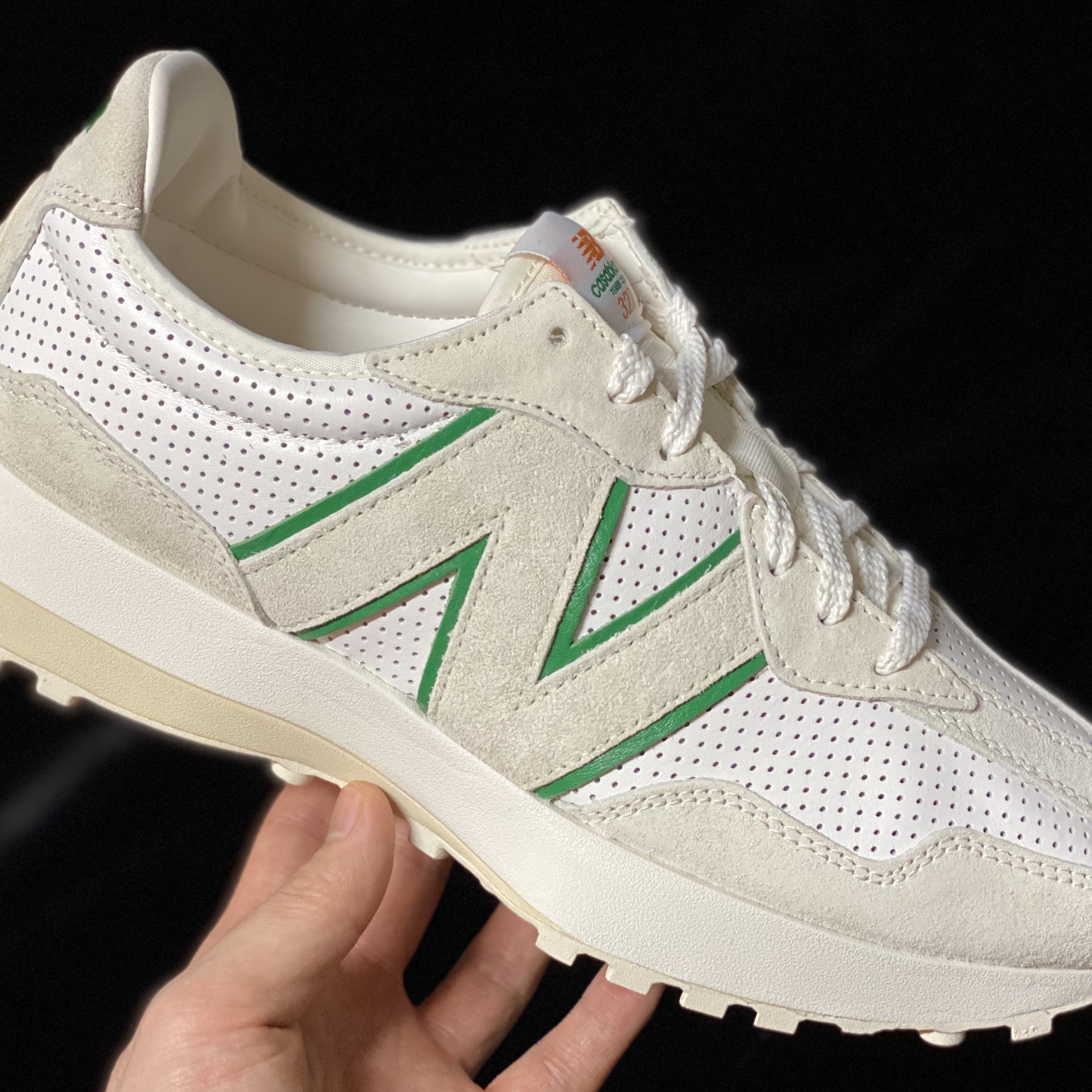 New Balance x Casablanca 327 Idealist Off White Green 착용 스타일 - 2