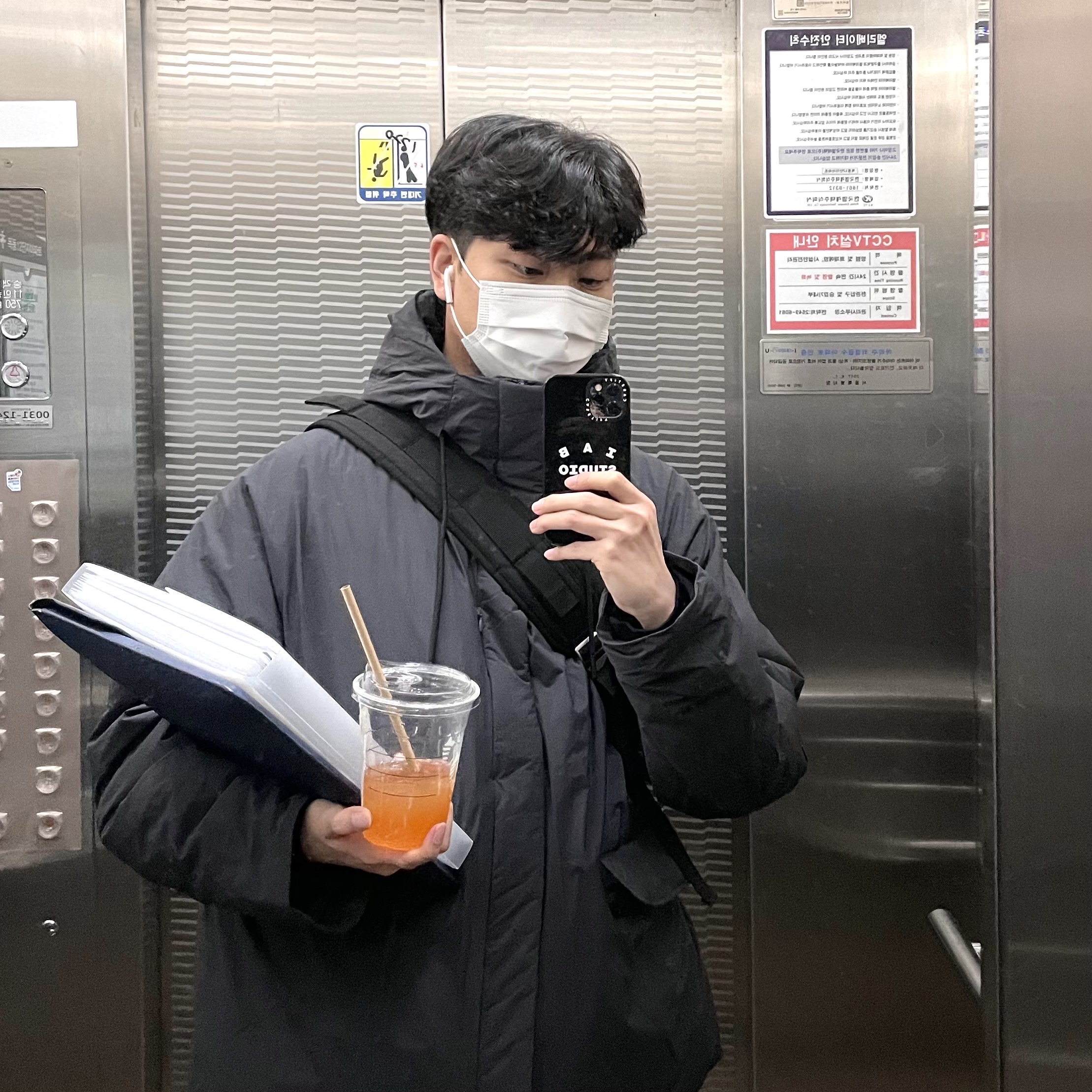 Casetify x IAB Studio iPhone Logo Case Sheer Double Black 착용 스타일