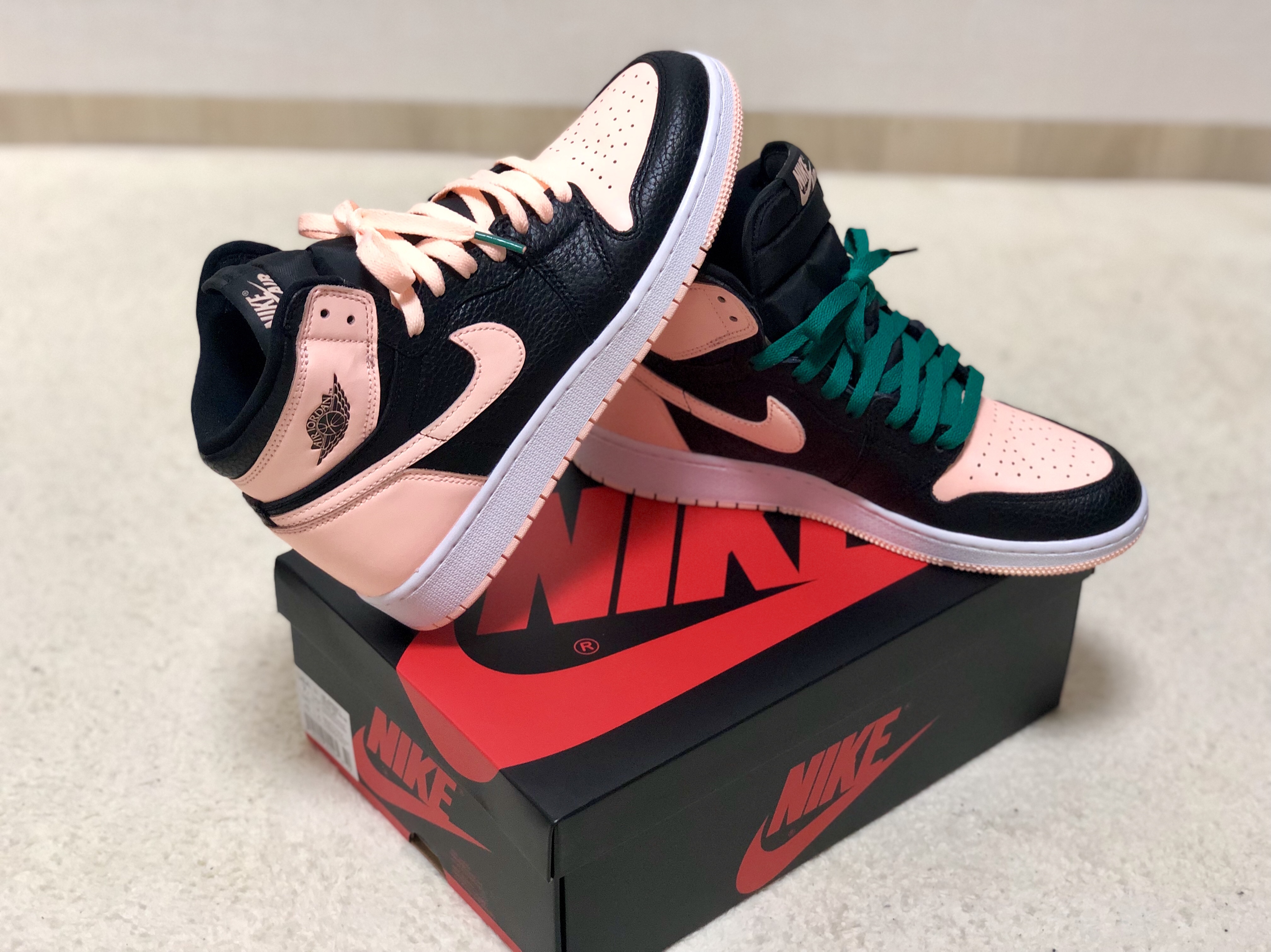 Jordan 1 Retro High OG Crimson Tint 착용 스타일 - 2