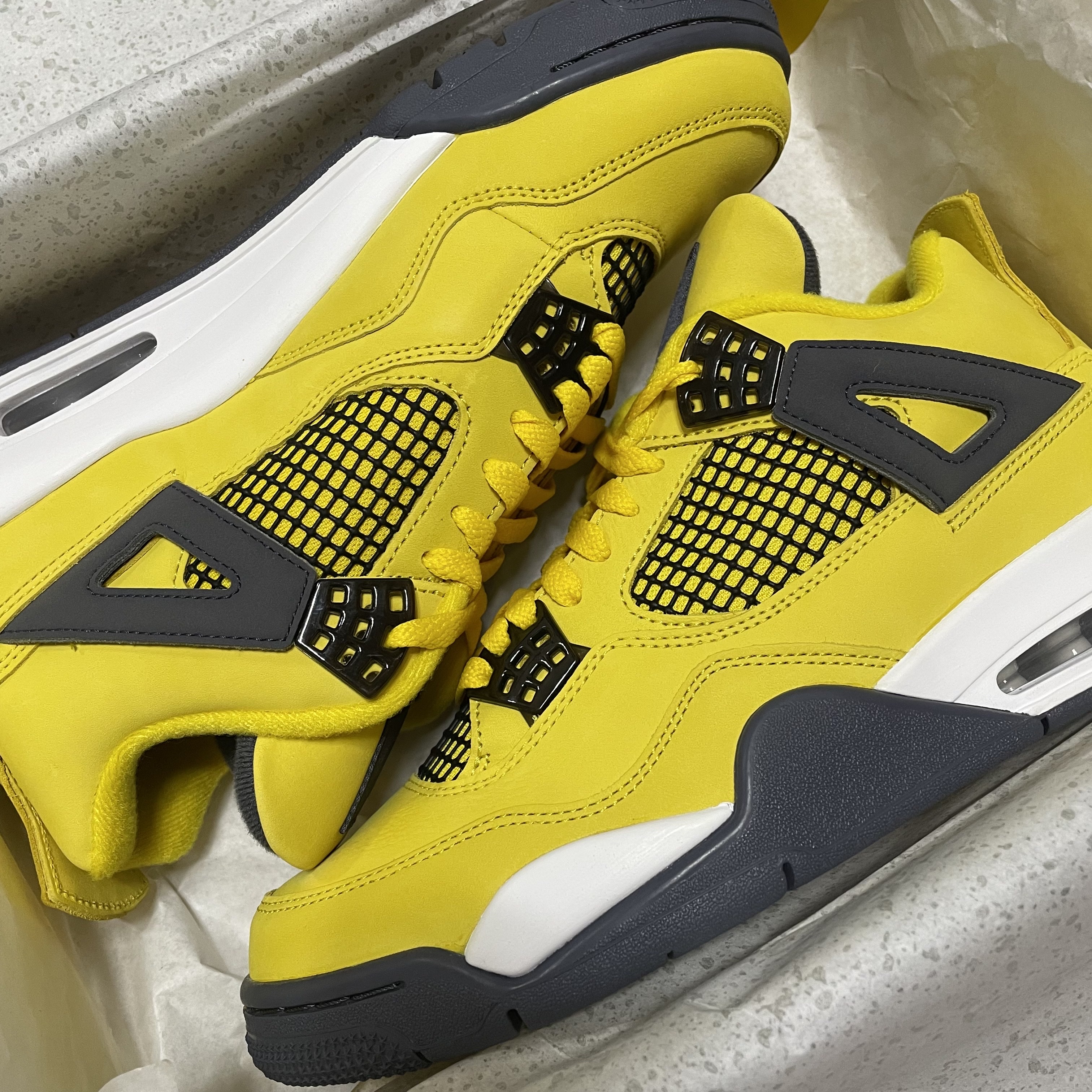Jordan 4 Retro Tour Yellow 착용 스타일