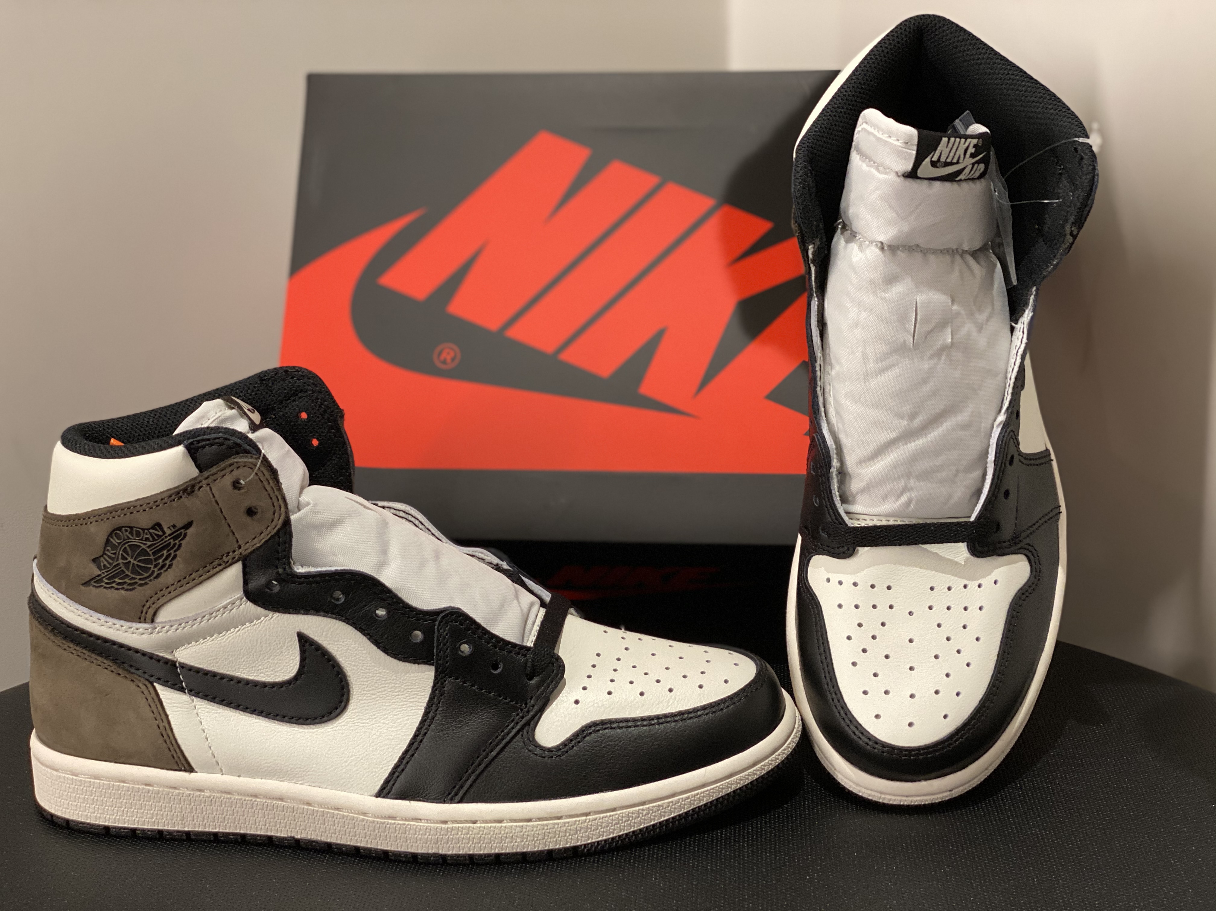 Jordan 1 Retro High OG Black Mocha 착용 스타일 - 2