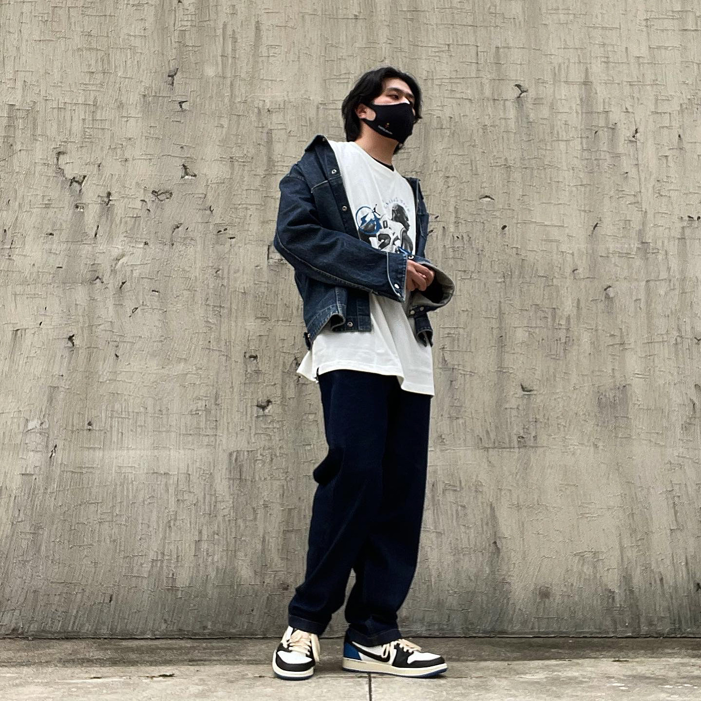 Jordan 1 x Travis Scott x Fragment Retro Low OG SP Military Blue, Jordan x Travis Scott x Fragment T-Shirt Sail (DJ0619-133) 착용 스타일