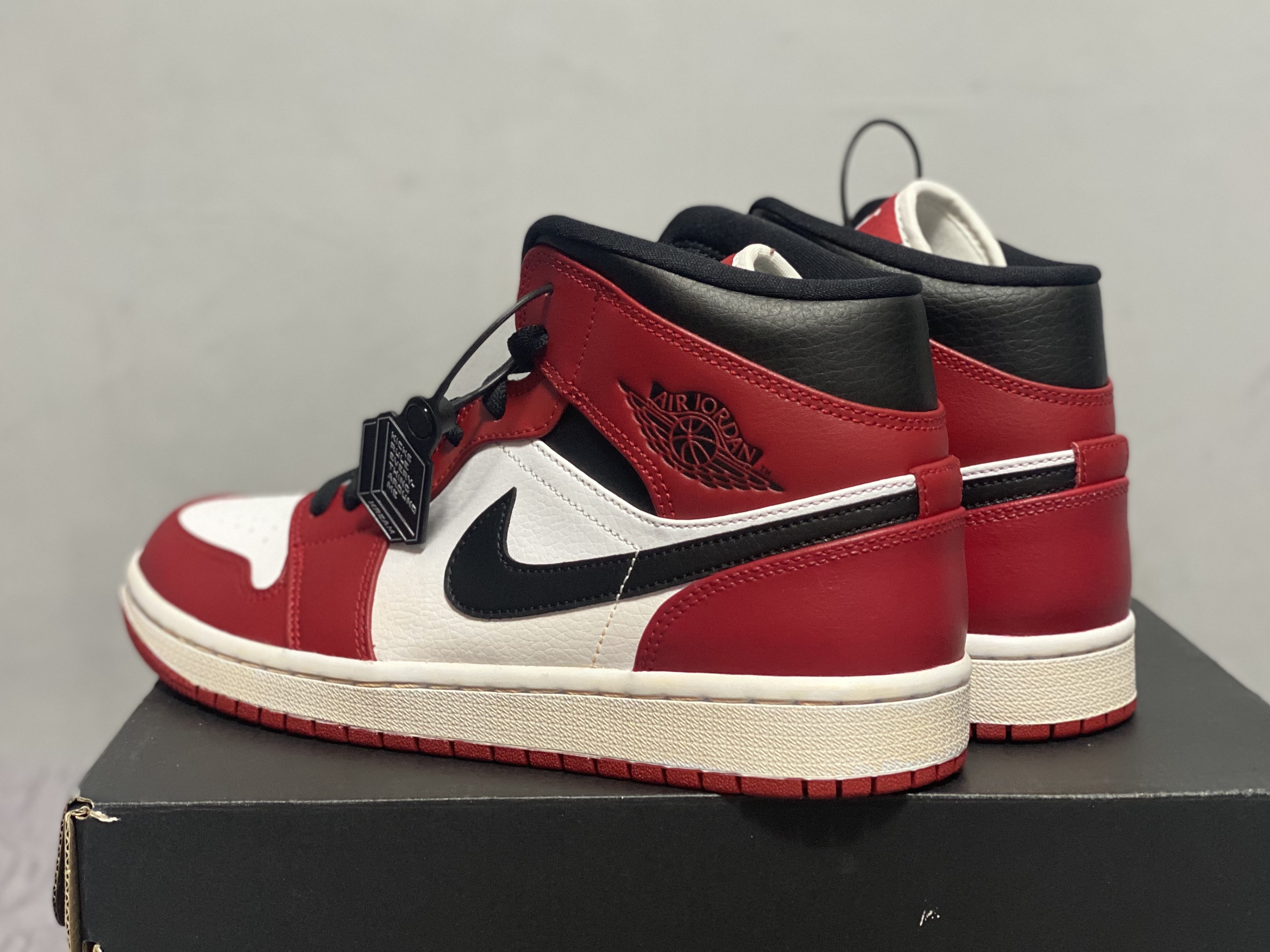 Jordan 1 Mid Chicago 2020 착용 스타일 - 1