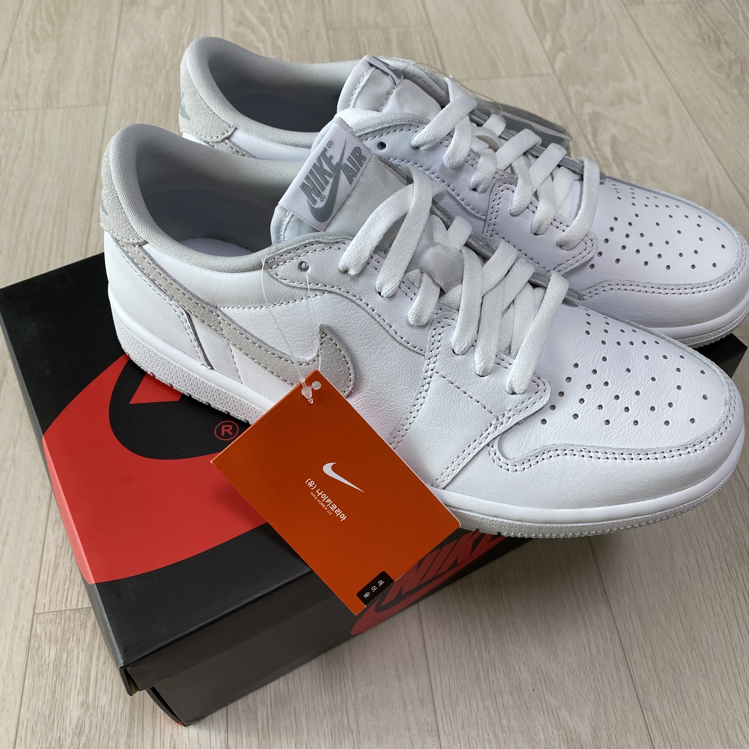 Jordan 1 Low OG Neutral Grey 착용 스타일 - 2