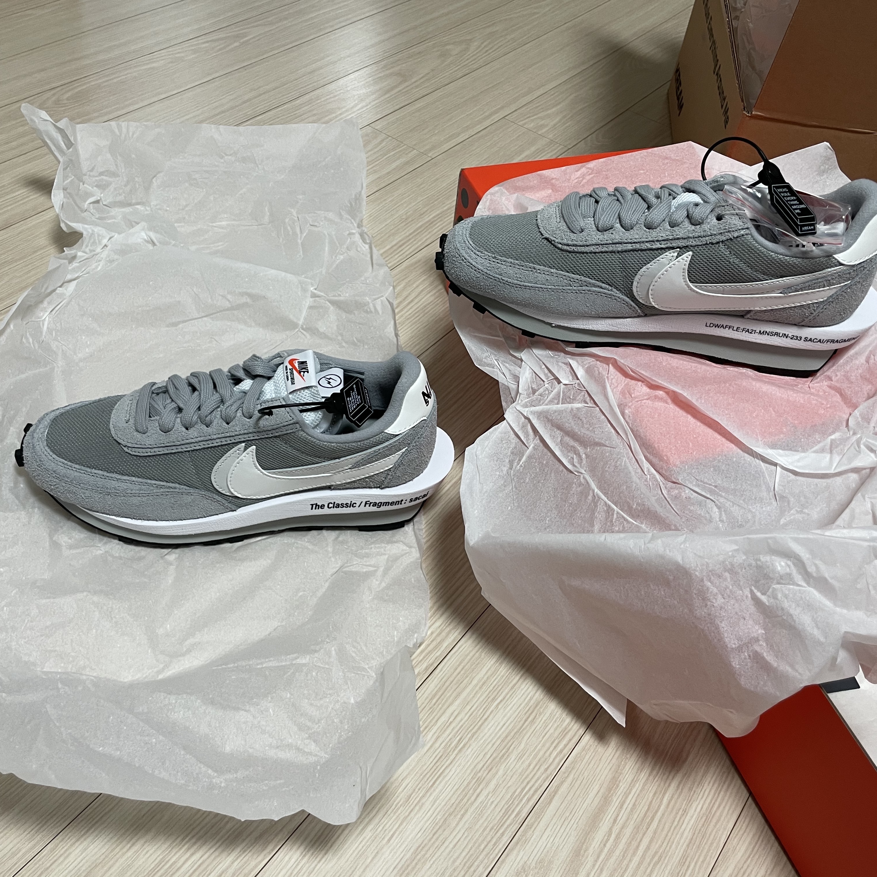 Nike x Sacai x Fragment LDWaffle Light Smoke Grey 착용 스타일 - 3