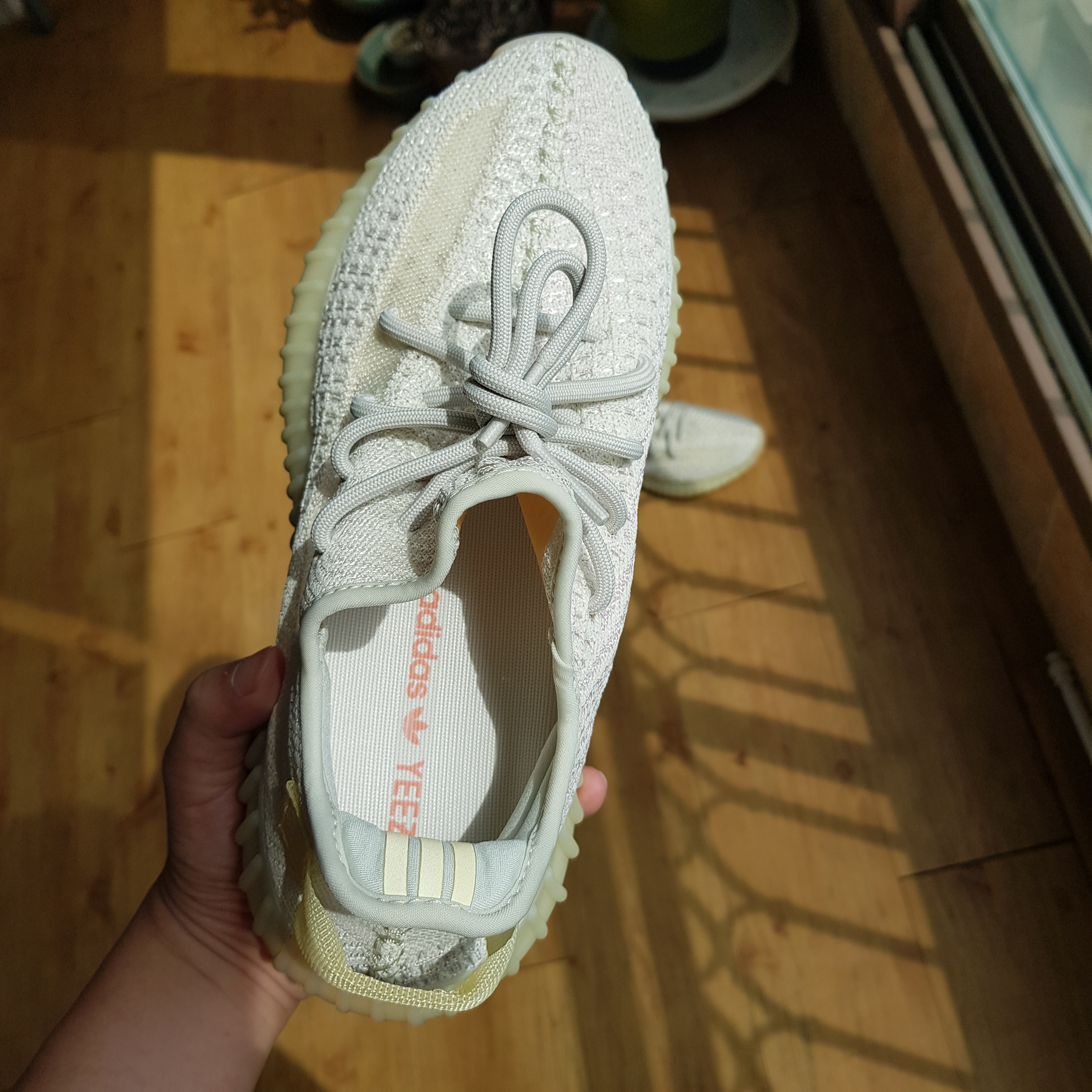 Adidas Yeezy Boost 350 V2 Light 착용 스타일 - 2