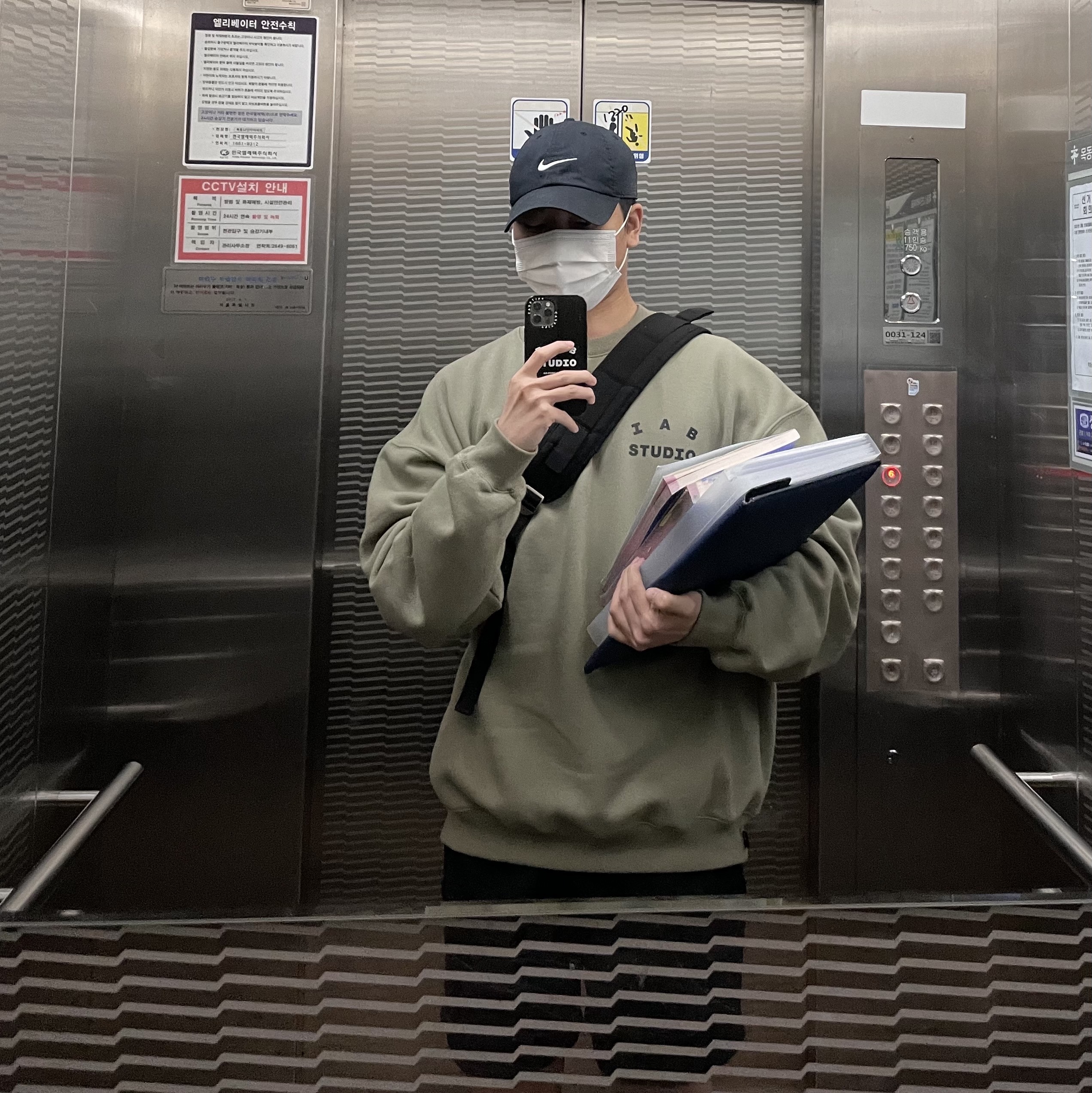 IAB Studio Sweatshirt Olive Green - 19FW, Casetify x IAB Studio iPhone Logo Case Sheer Double Black 착용 스타일