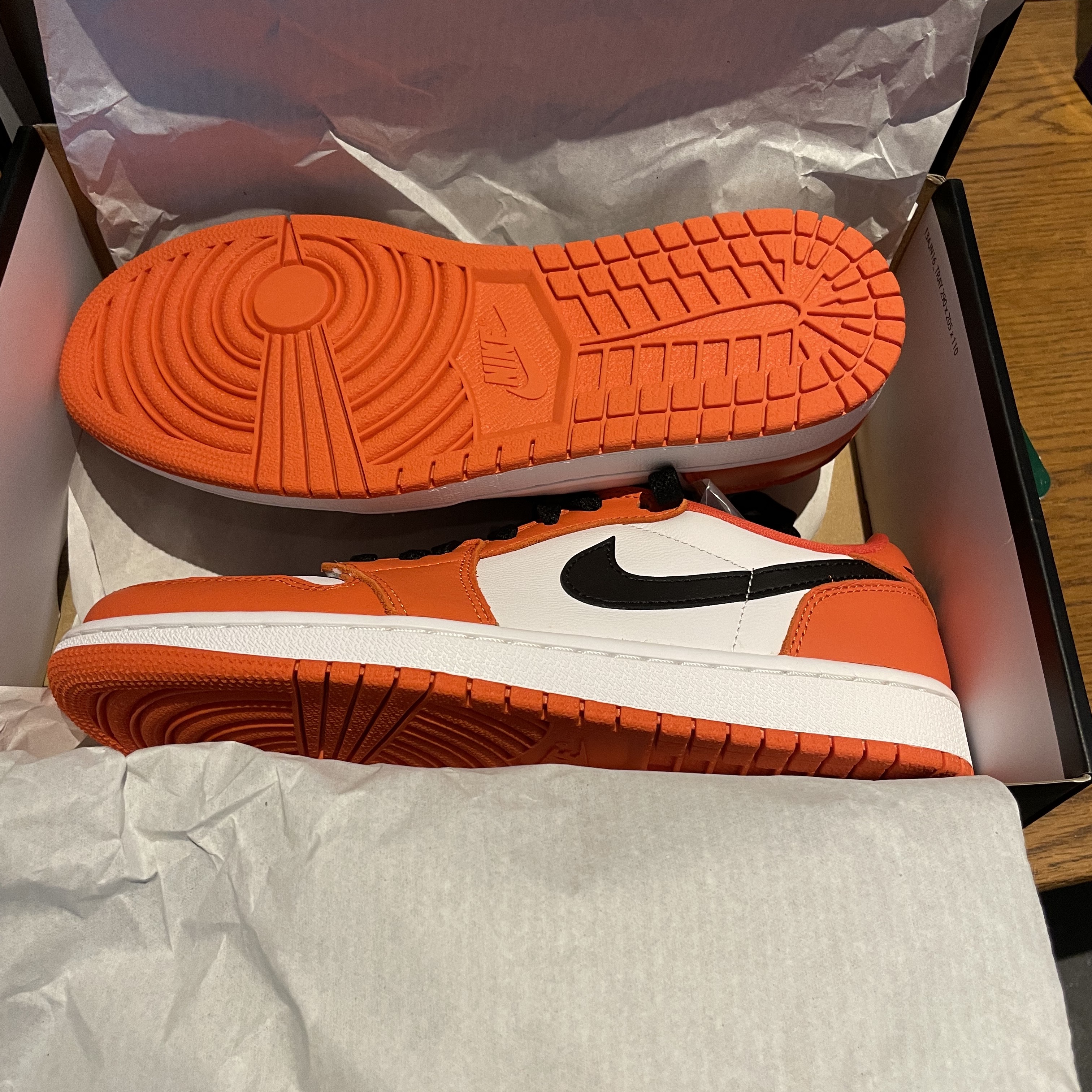 Jordan 1 Low OG Starfish, Nike Dunk Low SE Free.99 White 착용 스타일 - 3