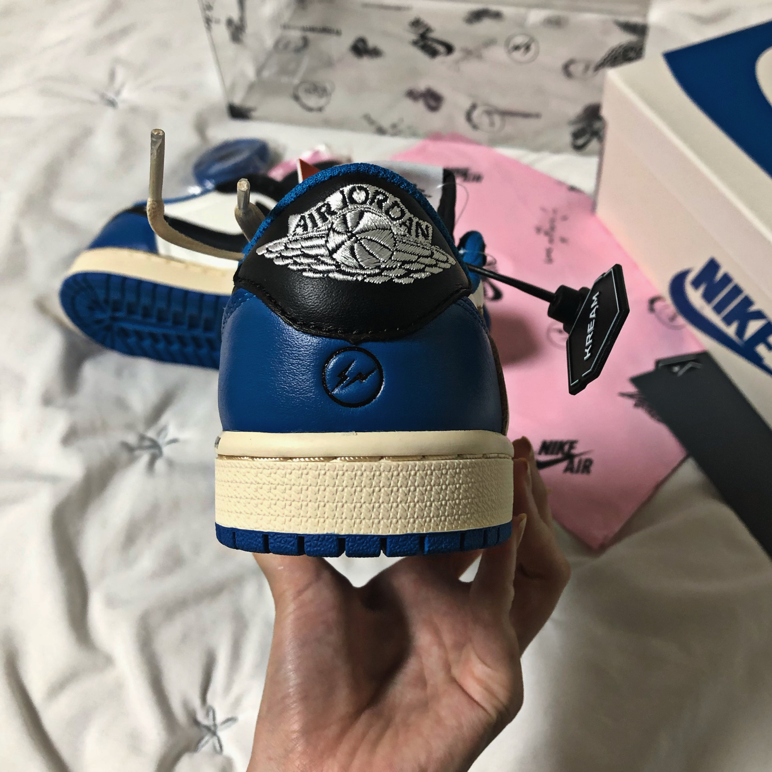 Jordan 1 x Travis Scott x Fragment Retro Low OG SP Military Blue 착용 스타일 - 4