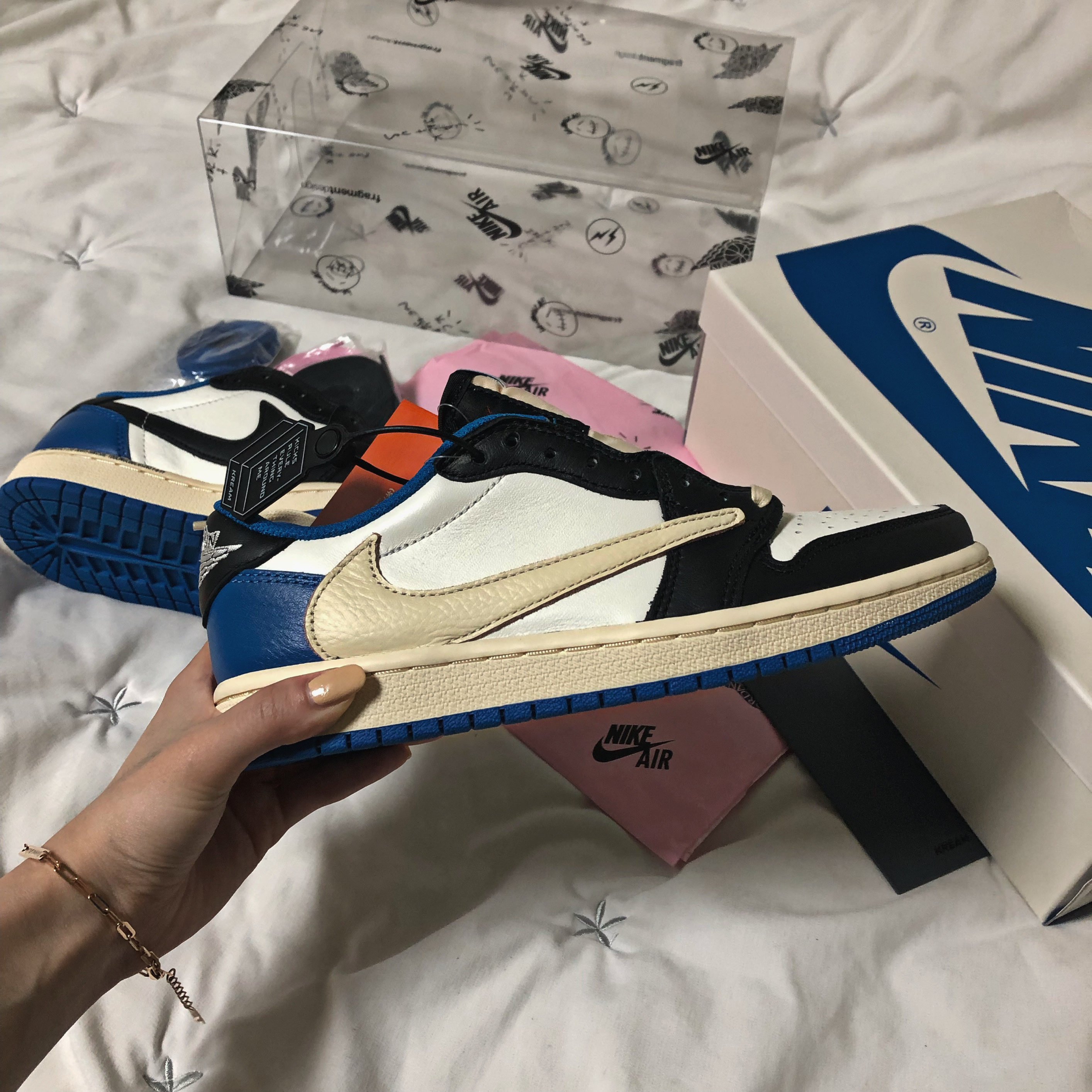 Jordan 1 x Travis Scott x Fragment Retro Low OG SP Military Blue 착용 스타일 - 2