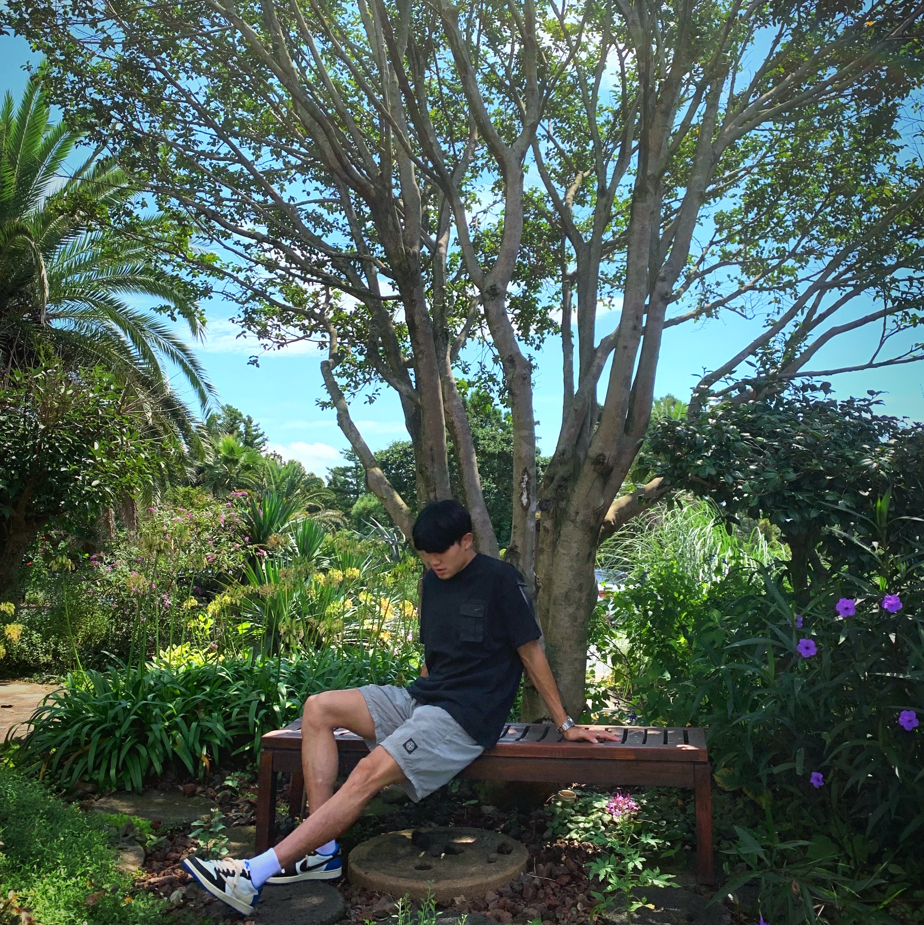 Jordan 1 x Travis Scott x Fragment Retro Low OG SP Military Blue, Nike x Travis Scott NRG AG T-Shirt Black 착용 스타일
