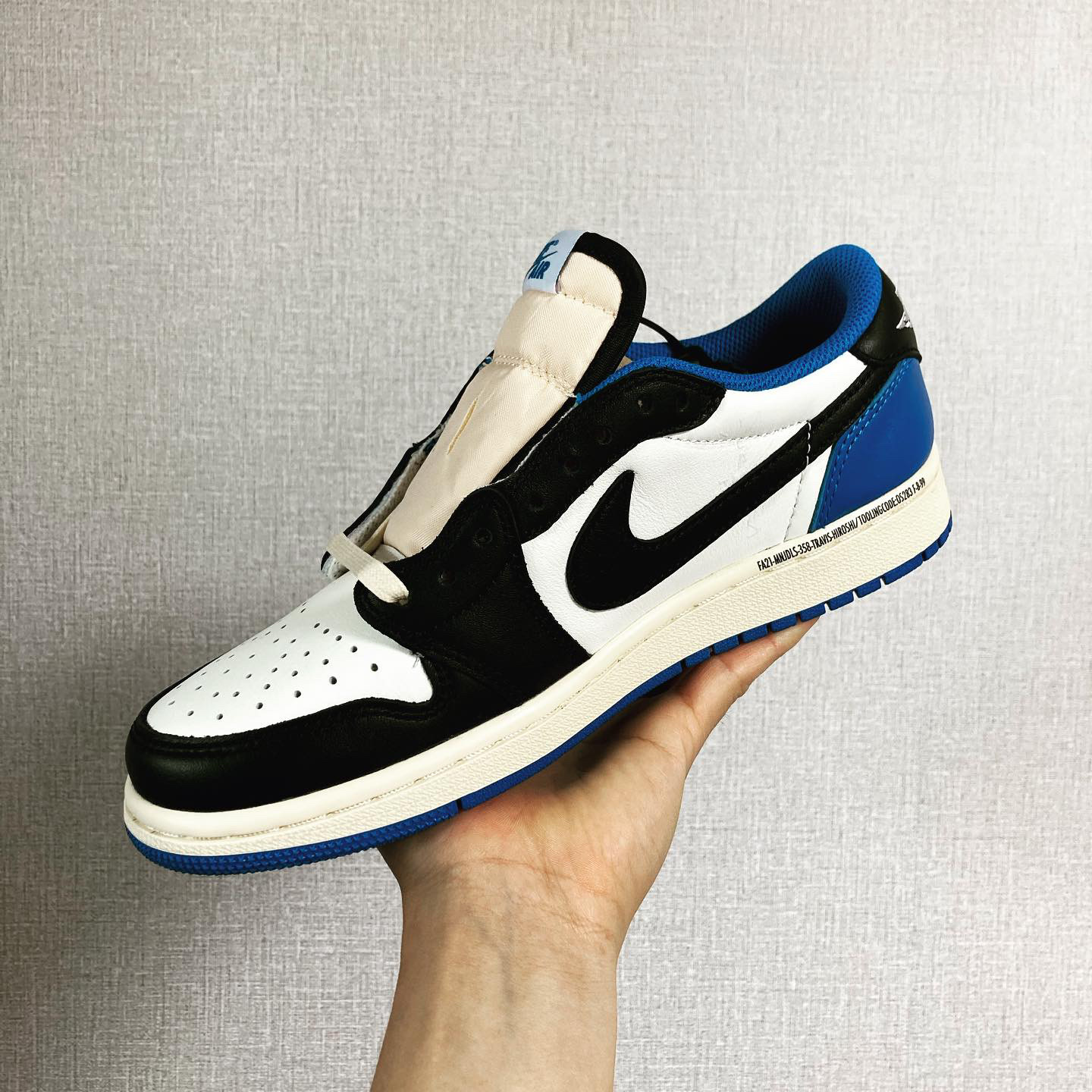 Jordan 1 x Travis Scott x Fragment Retro Low OG SP Military Blue 착용 스타일 - 2