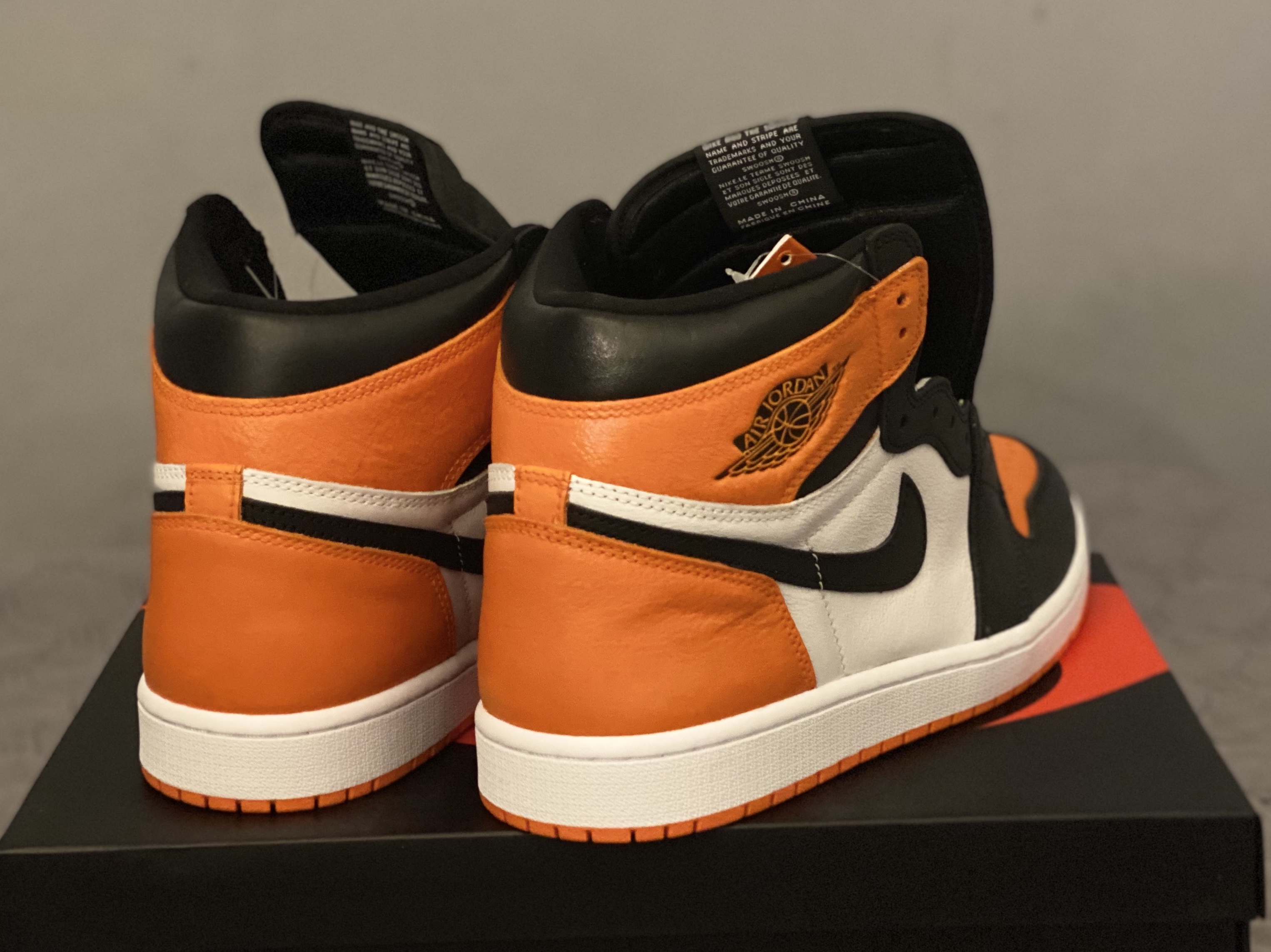 Jordan 1 Retro High OG Electro Orange 착용 스타일 - 2