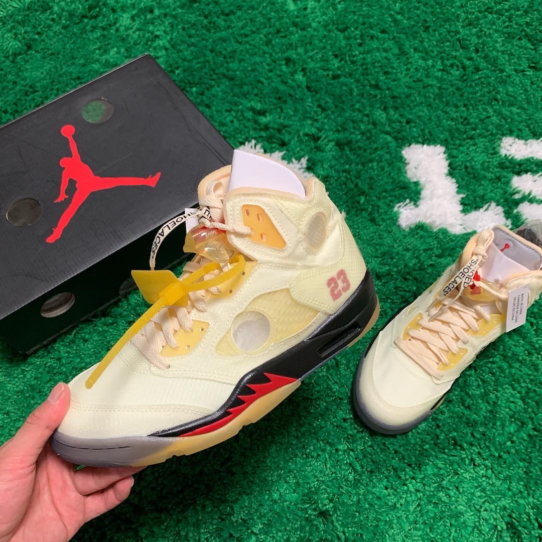 Jordan 5 x Off-White Retro SP Sail Fire Red 착용 스타일