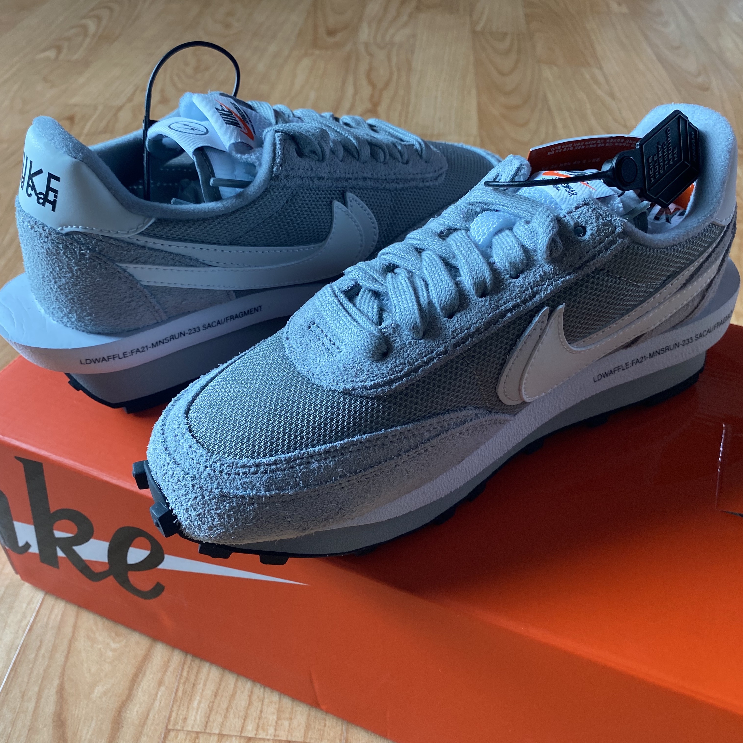 Nike x Sacai x Fragment LDWaffle Light Smoke Grey 착용 스타일 - 2