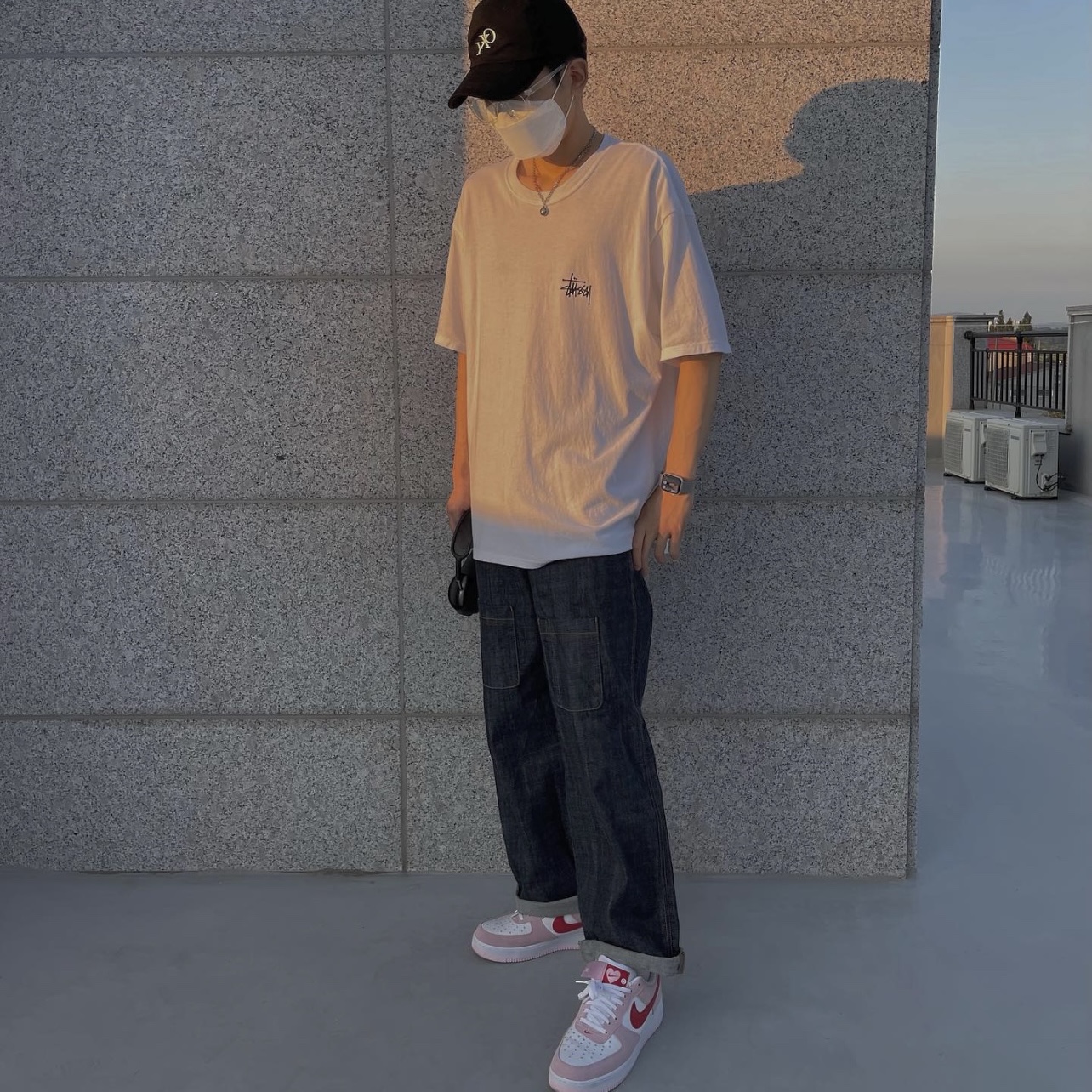 Stussy Basic Stussy T-Shirt White 2021, Nike Air Force 1 '07 QS Valentine's Day 착용 스타일