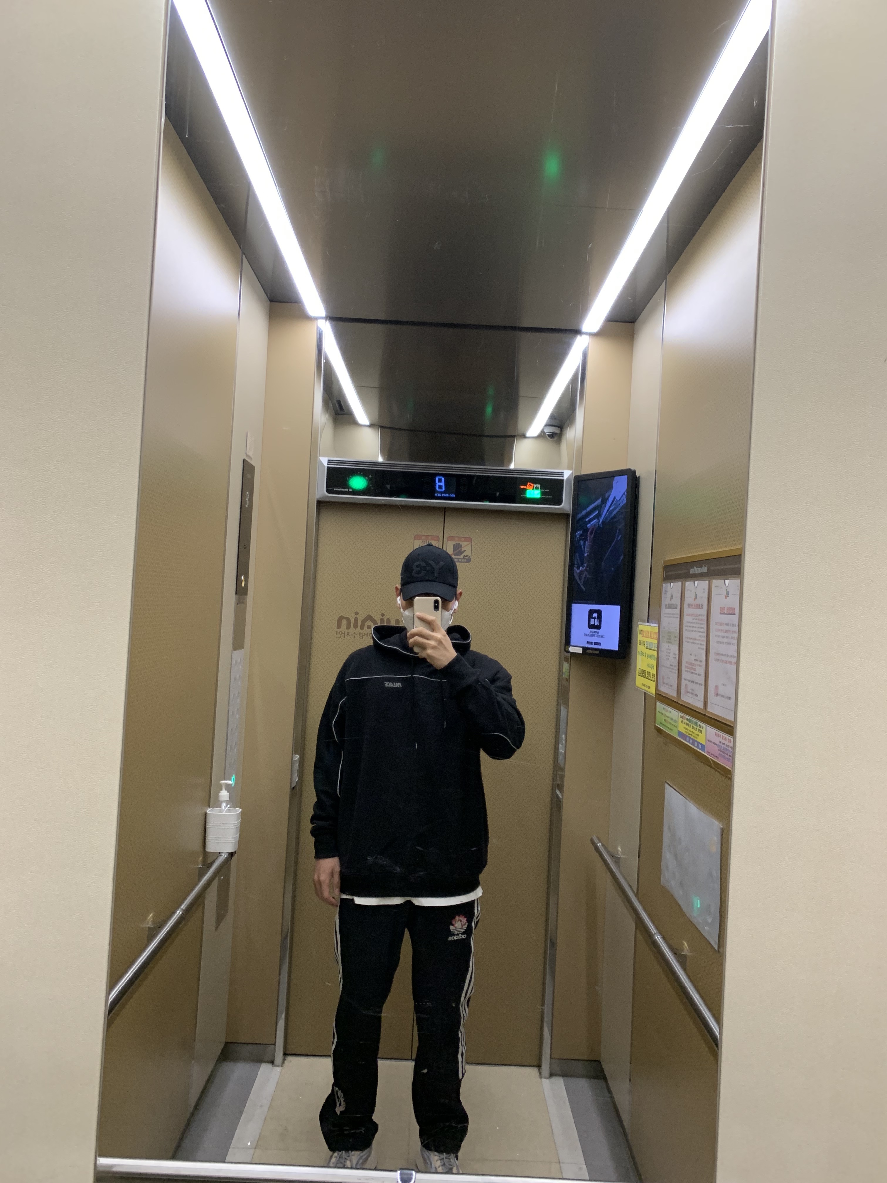 Palace Reflecto Hood Black - 19SS, Palace x Adidas Palaste Zip Bottoms Black - 21FW 착용 스타일