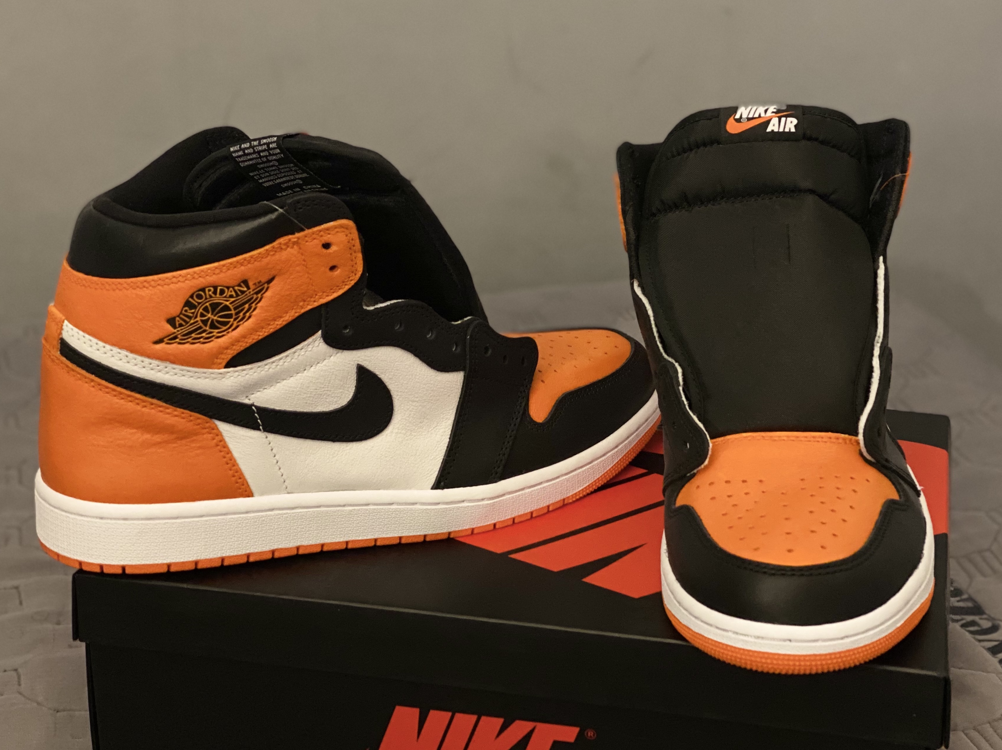 Jordan 1 Retro High OG Electro Orange 착용 스타일 - 3
