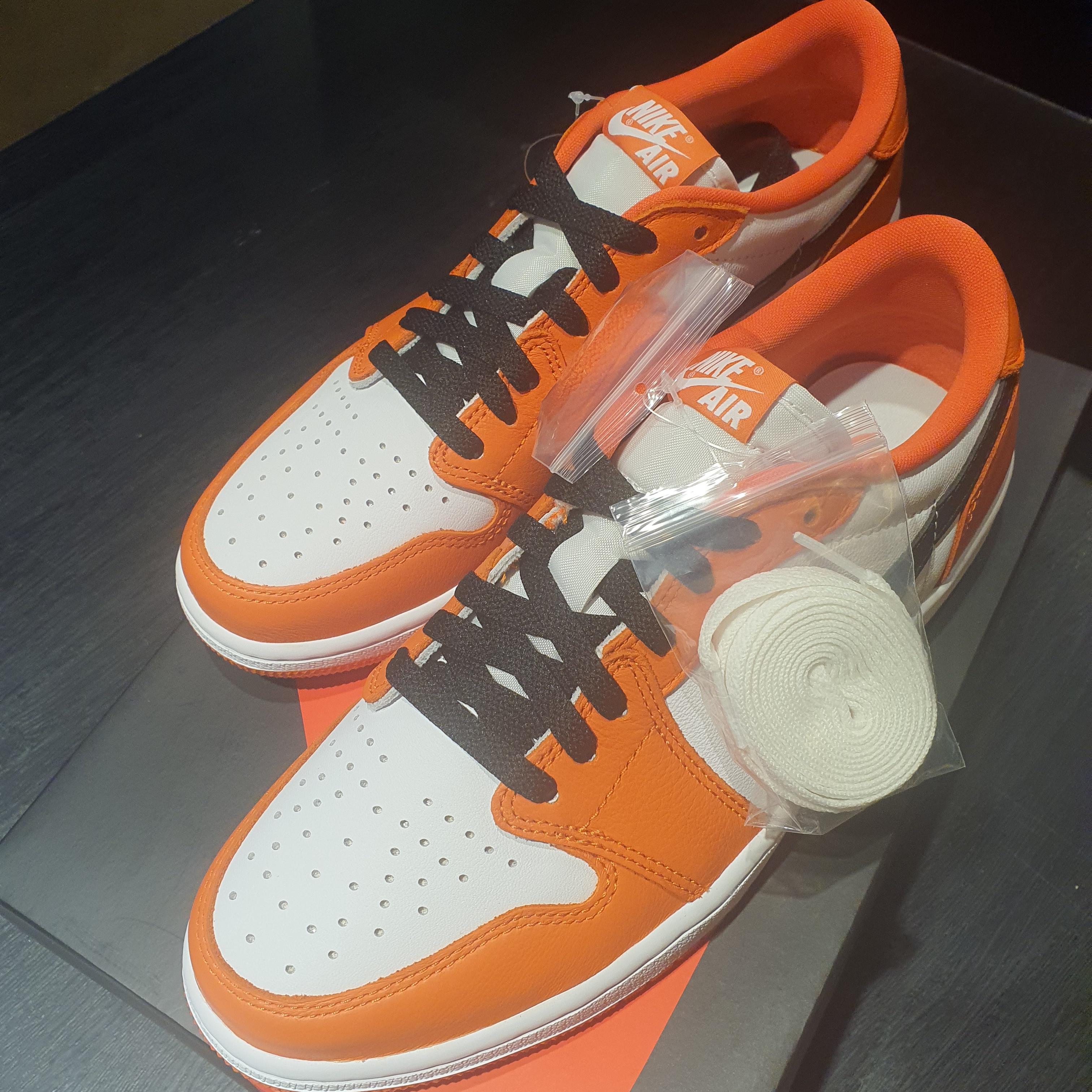 Jordan 1 Low OG Starfish 착용 스타일