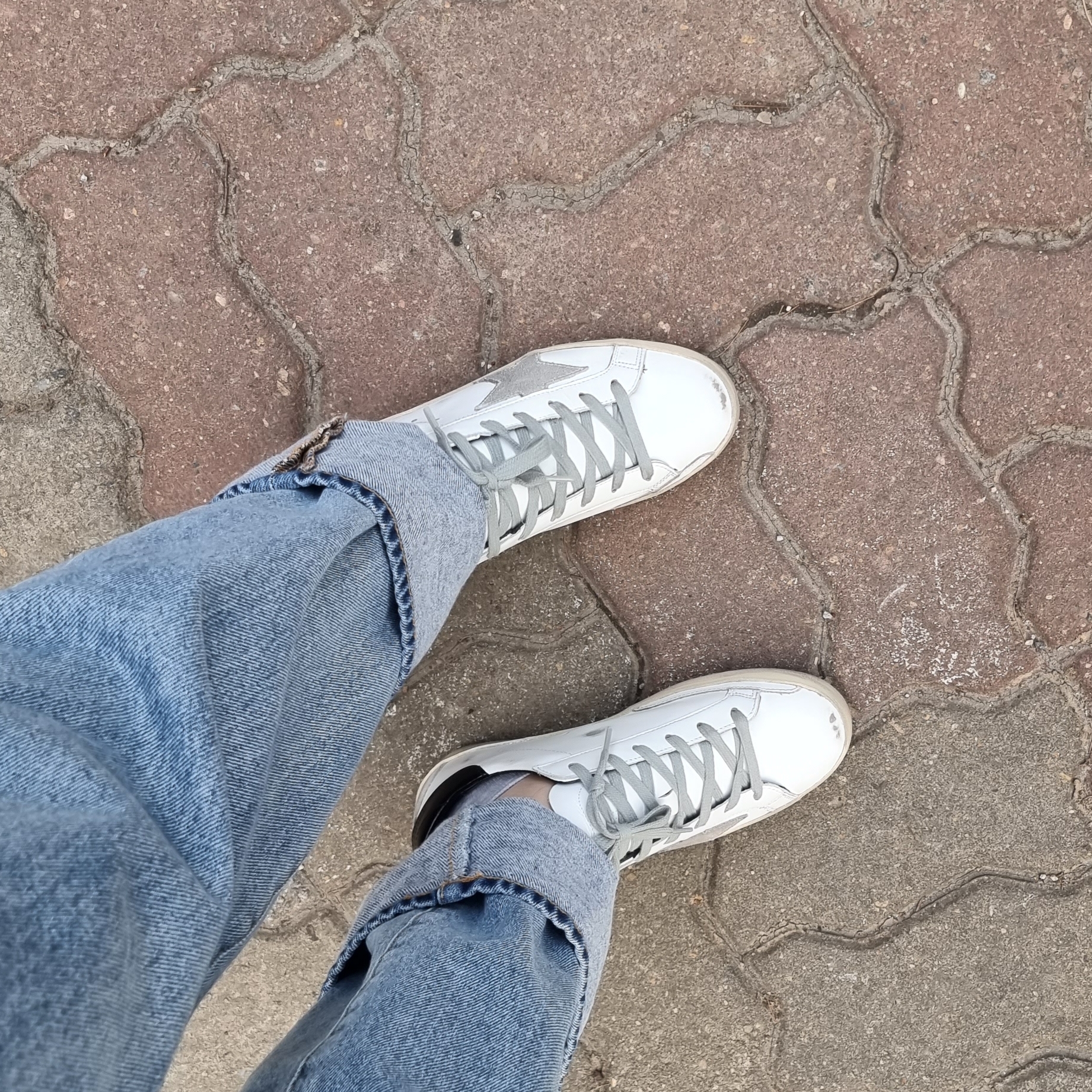 Golden Goose Superstar White Black Heel Tab Sneakers 착용 스타일
